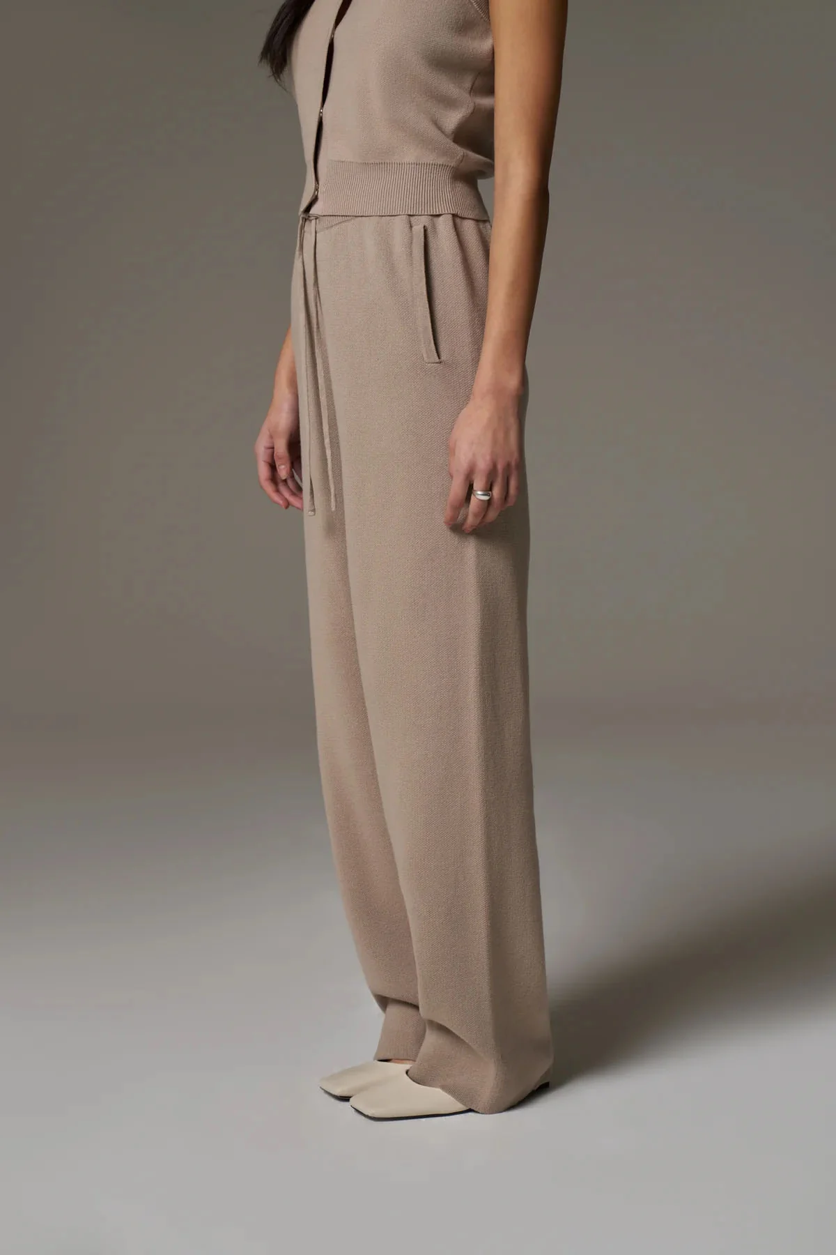 KNITTED RELAXED JOGGERS - BEIGE - Image 4