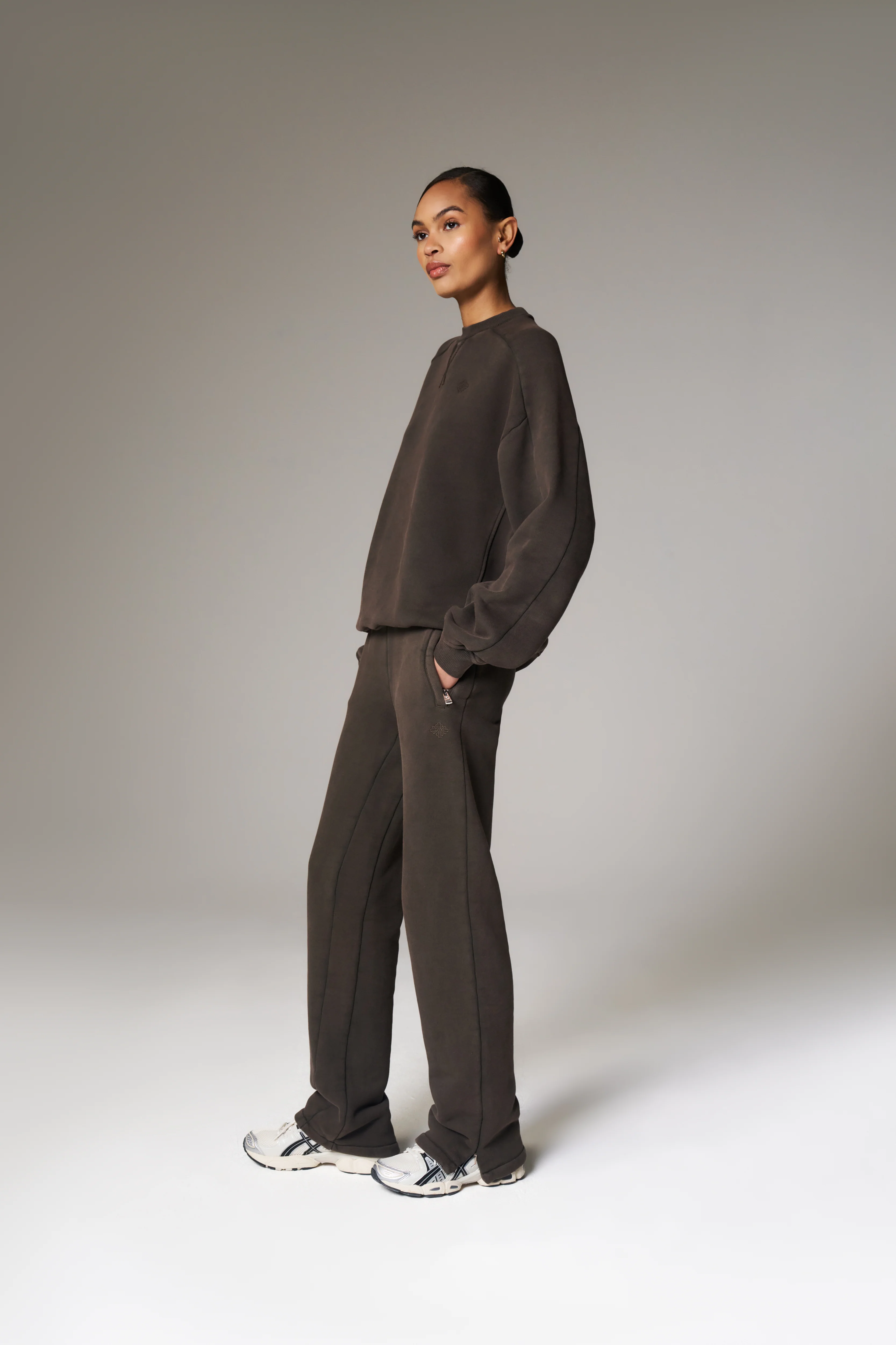 LAUNDERED CLASSICS STRAIGHT LEG JOGGERS - WASHED BROWN - Image 3