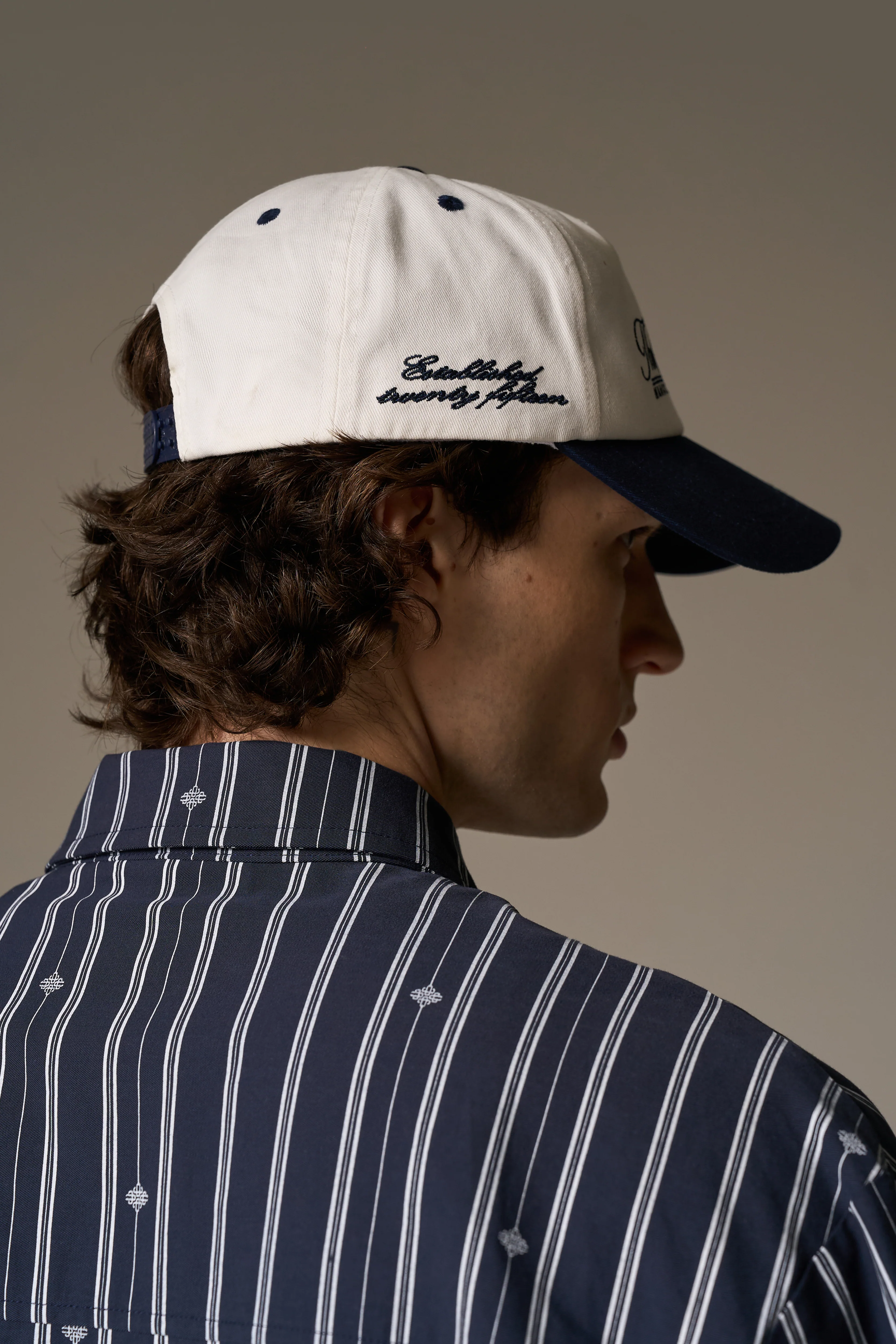 LAUREL EMBROIDERY CAP - NAVY - Image 4