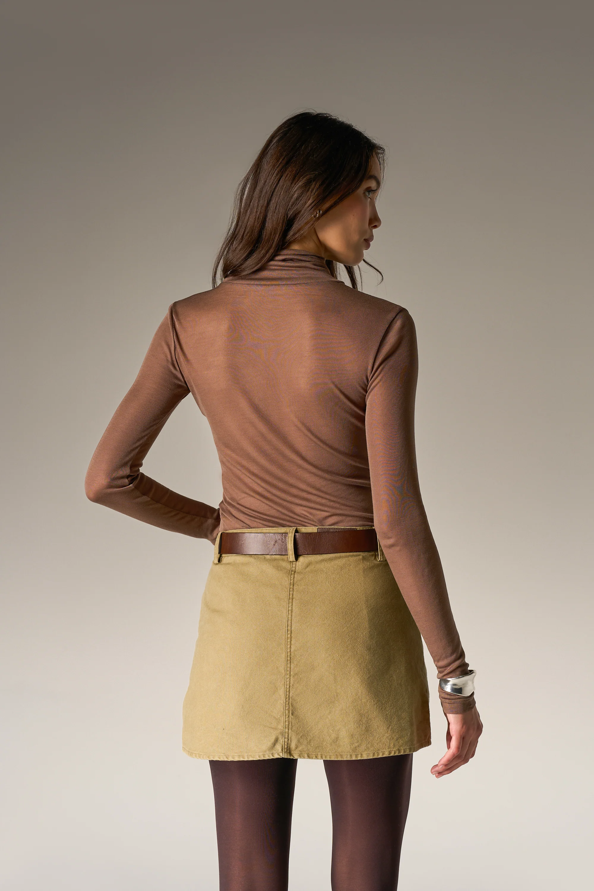 LIGHTWEIGHT ROLL NECK TOP - CHOCOLATE - Image 7