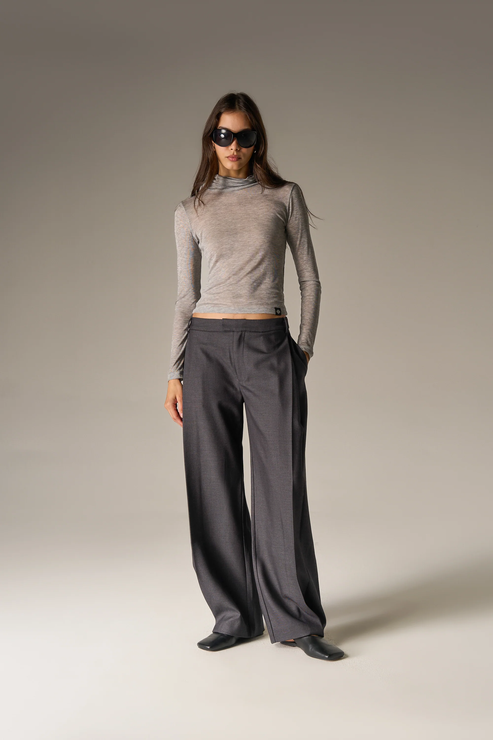 LIGHTWEIGHT ROLL NECK TOP - GREY - Image 3