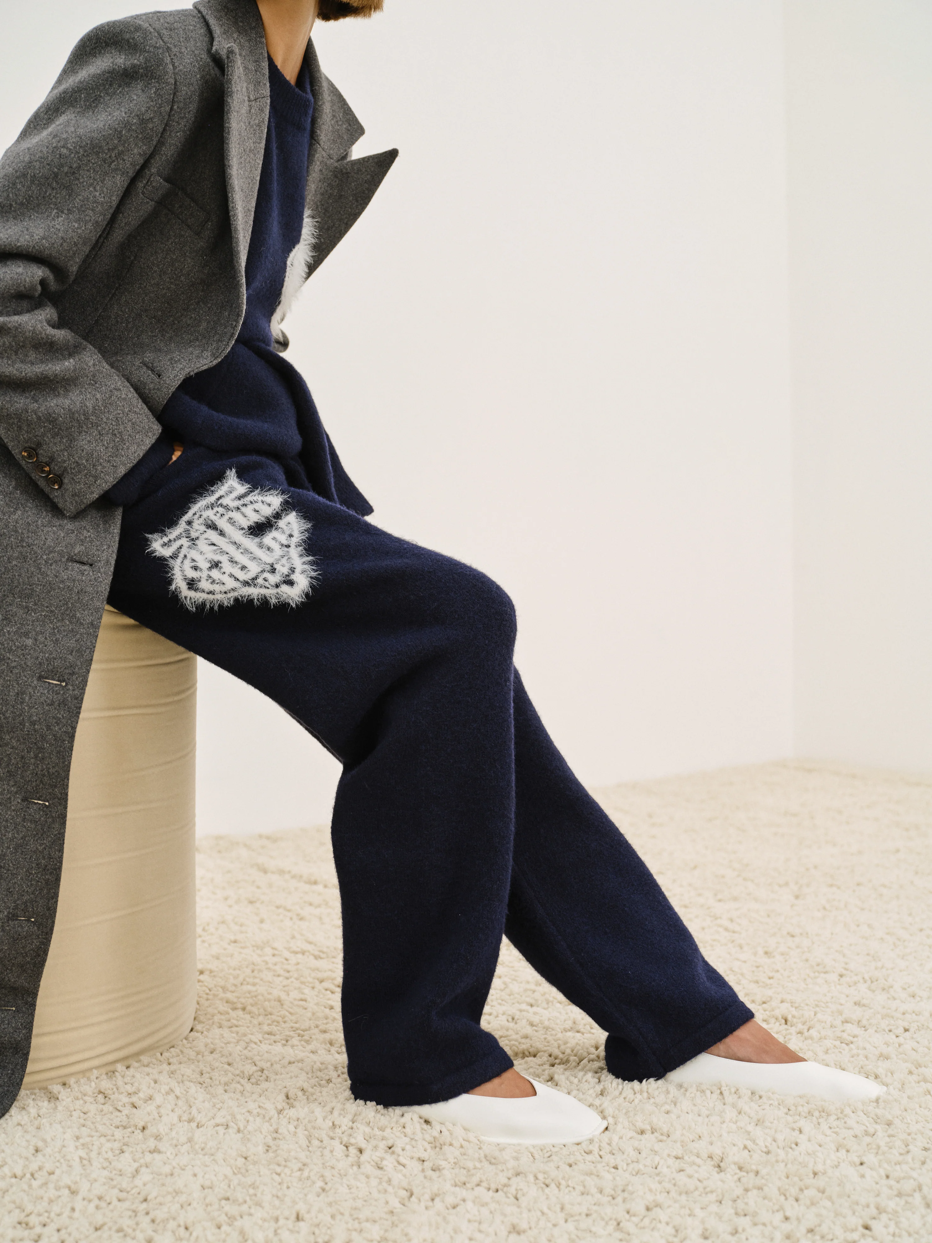 MONOGRAM FLUFFY KNIT JOGGERS - NAVY - Image 3