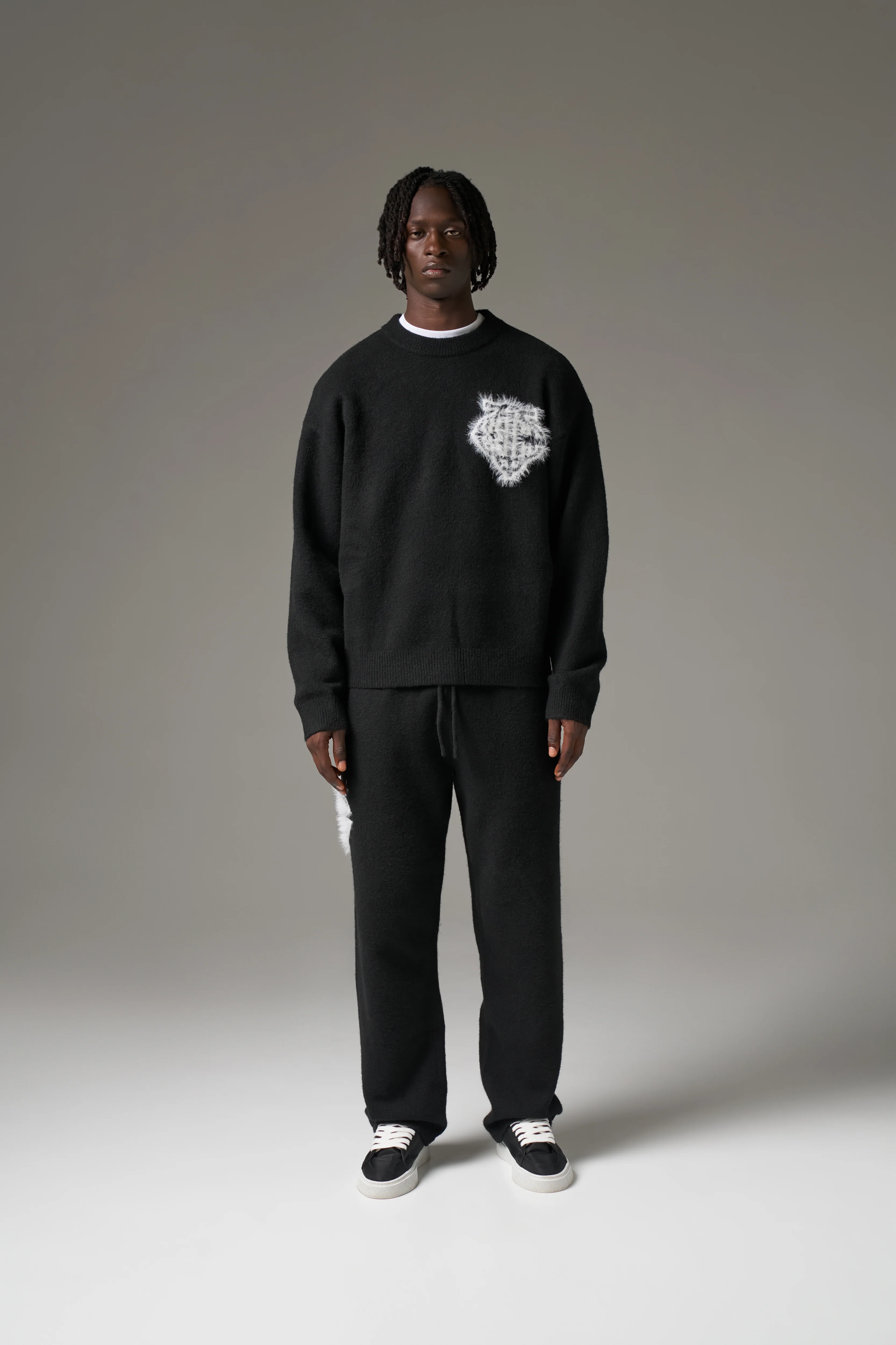 MONOGRAM FLUFFY KNIT CREW - BLACK - Image 8