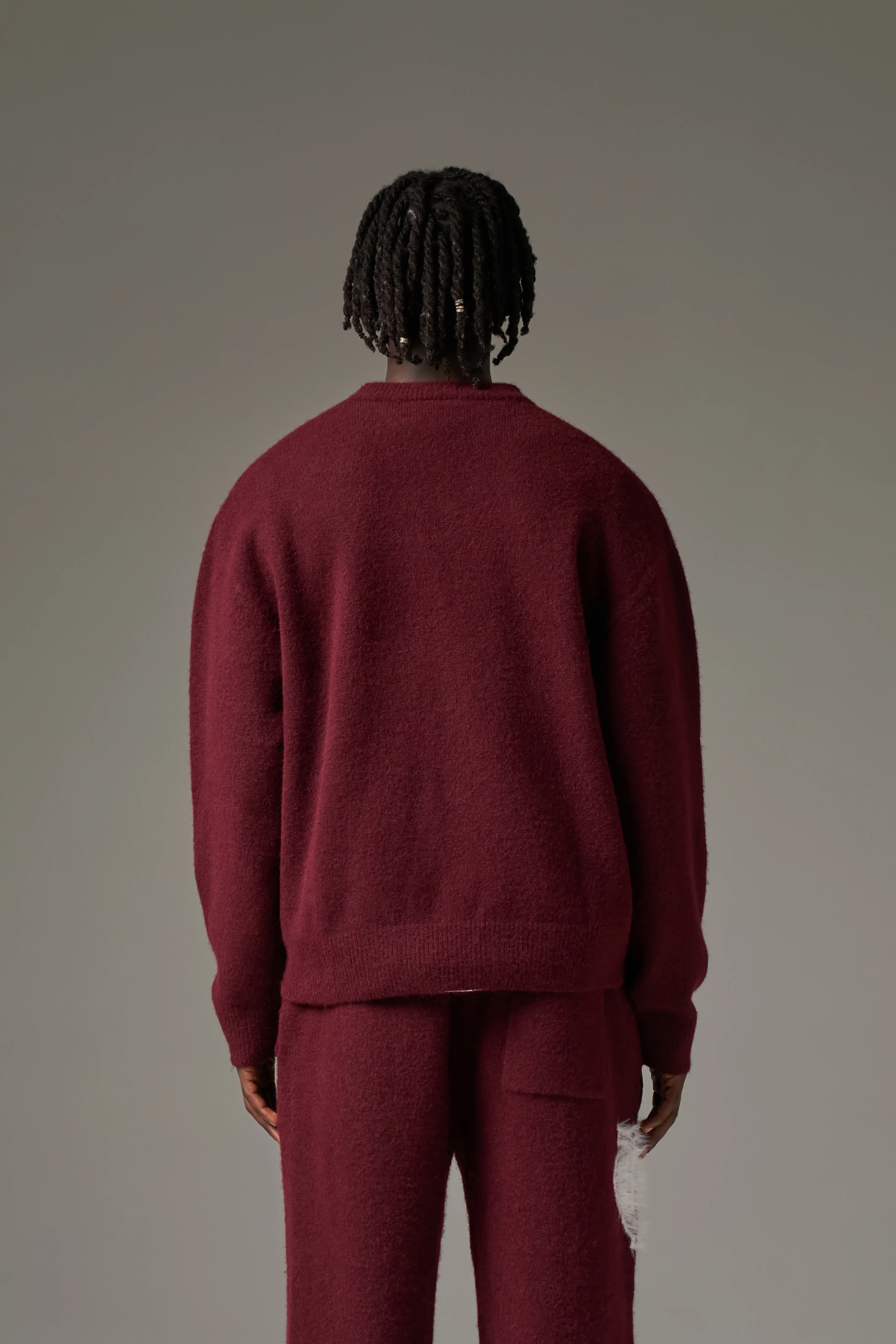 MONOGRAM FLUFFY KNIT CREW - BURGUNDY - Image 7
