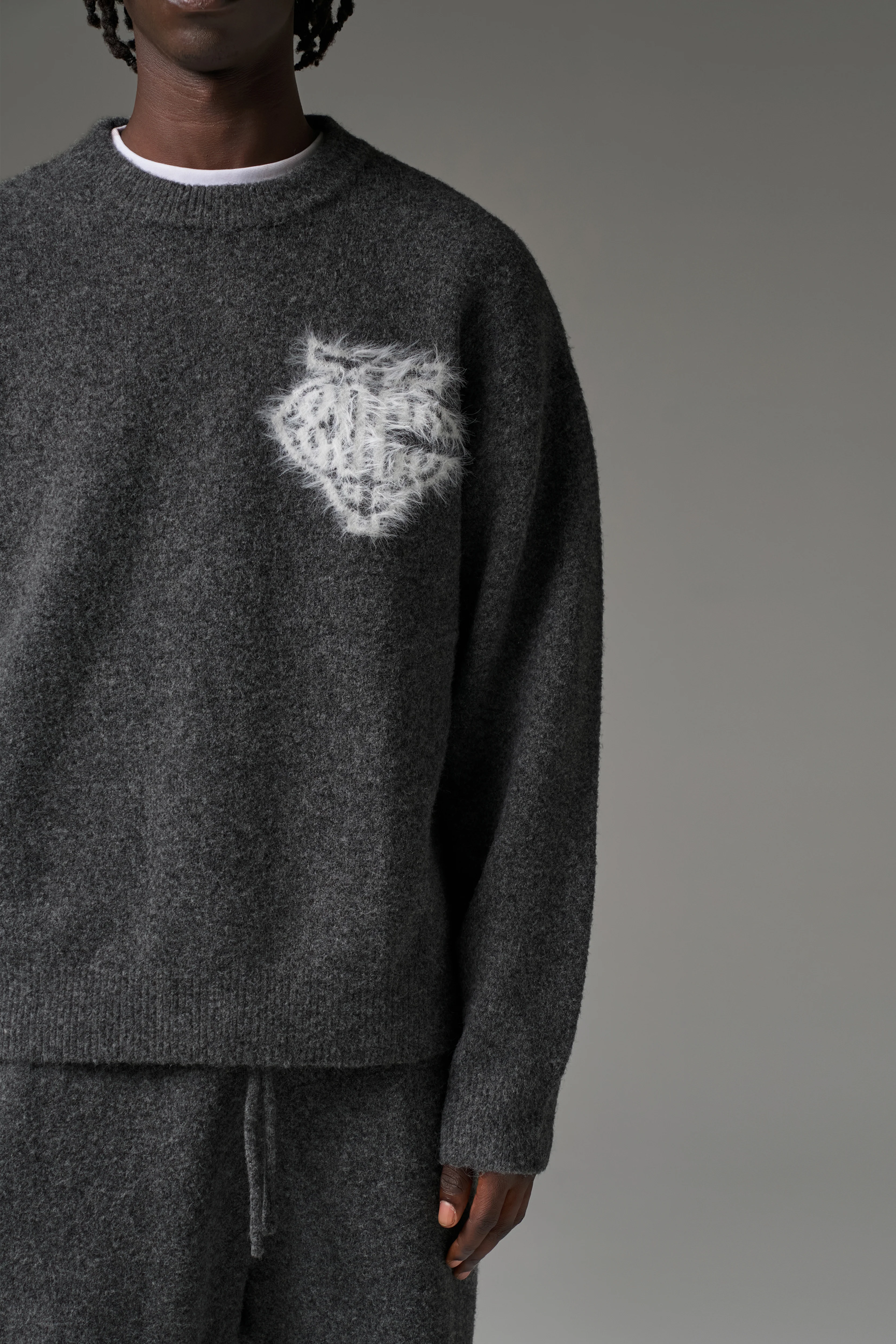 MONOGRAM FLUFFY KNIT CREW - CHARCOAL - Image 6