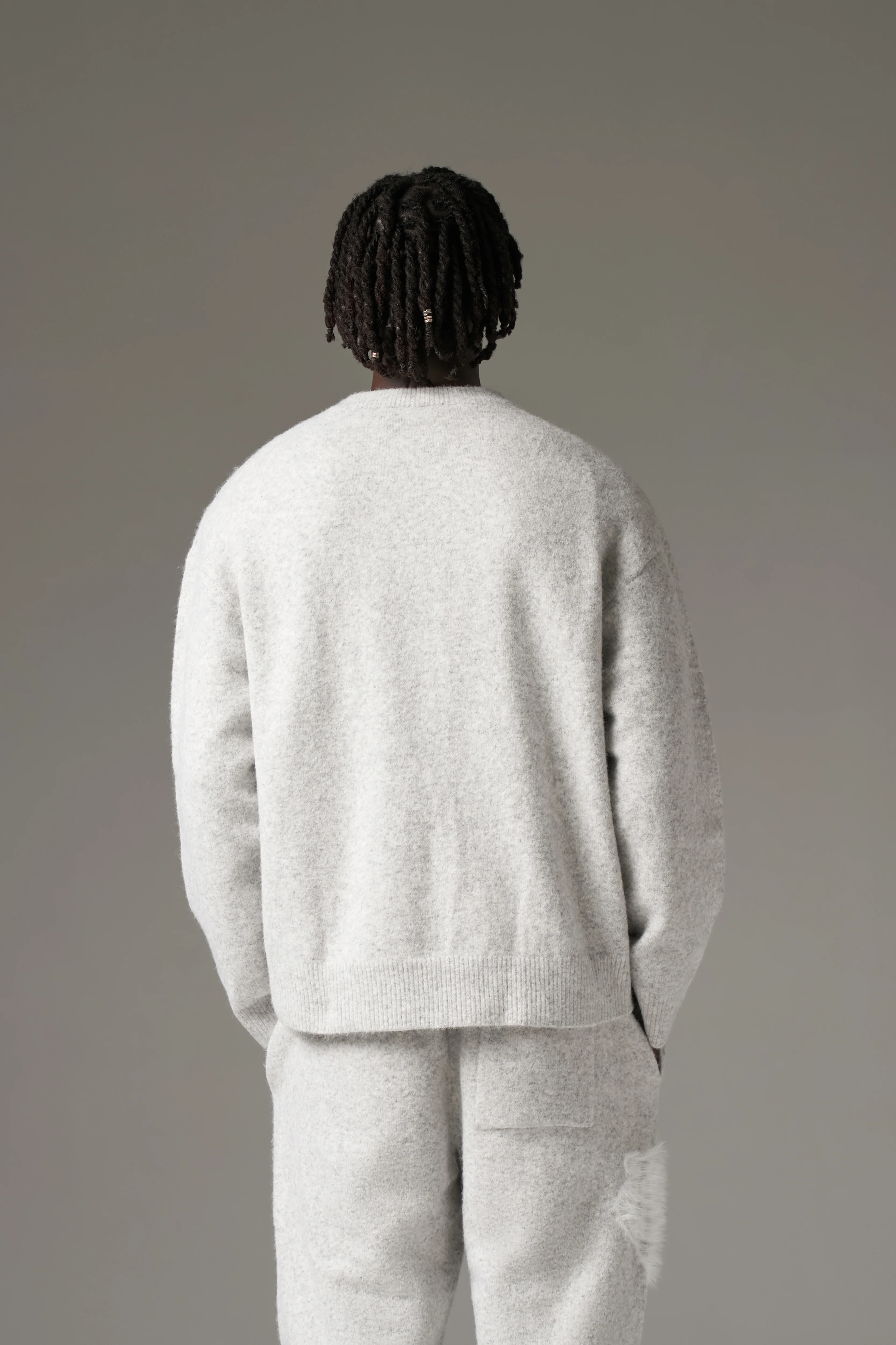 MONOGRAM FLUFFY KNIT CREW - GREY MARL - Image 6