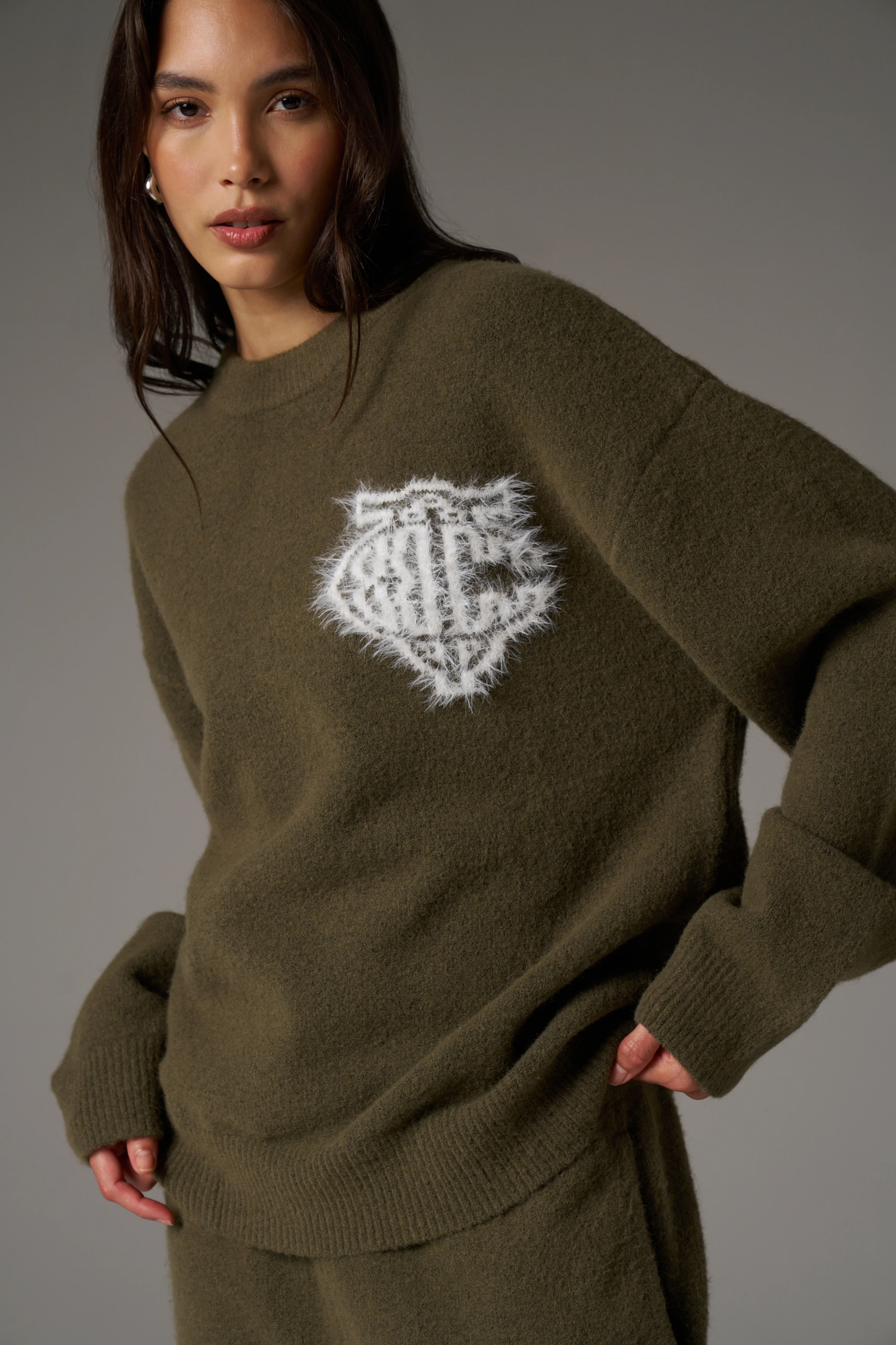 MONOGRAM FLUFFY KNIT CREW - KHAKI - Image 5