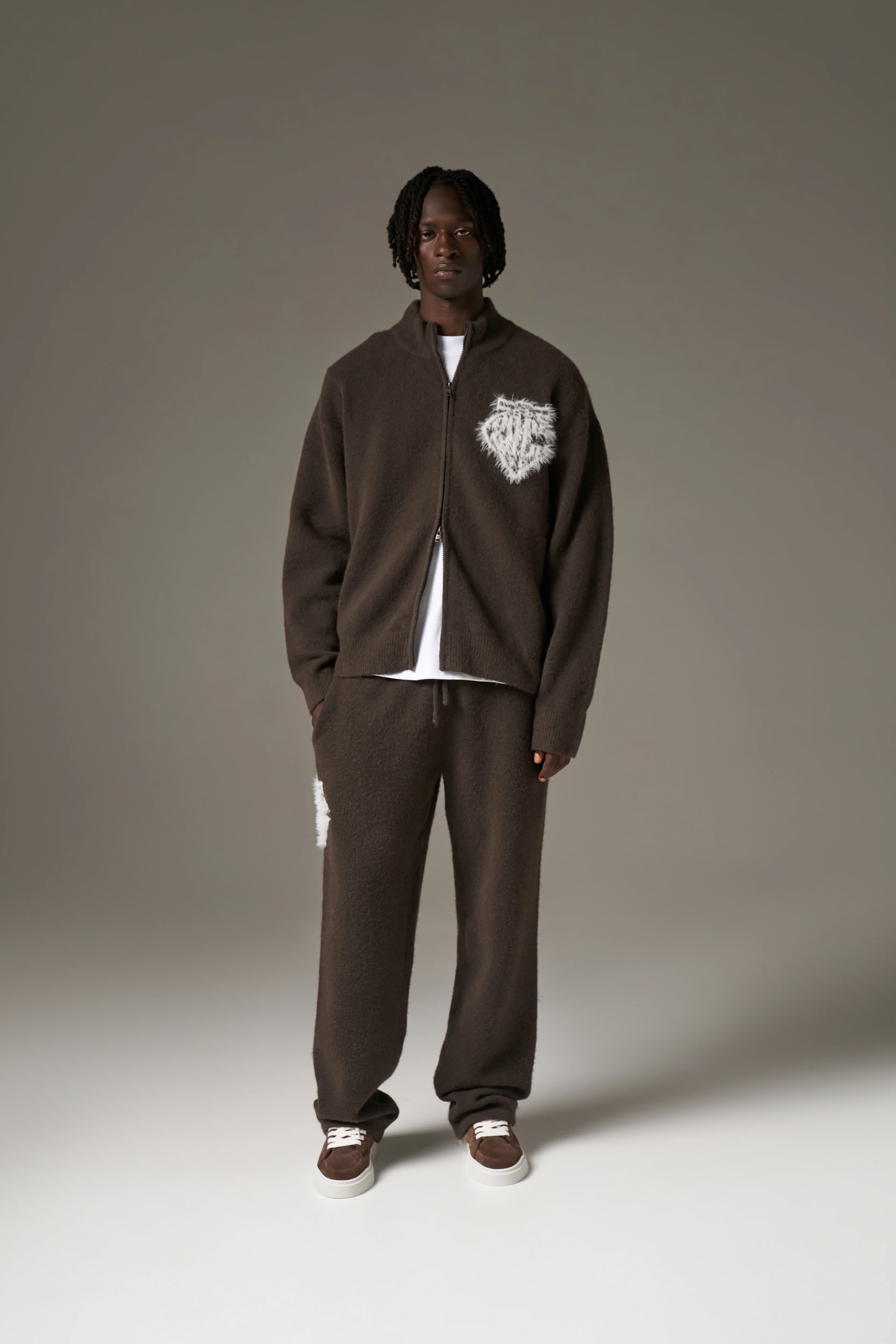 MONOGRAM FLUFFY KNIT ZIP THROUGH - BROWN - Image 4