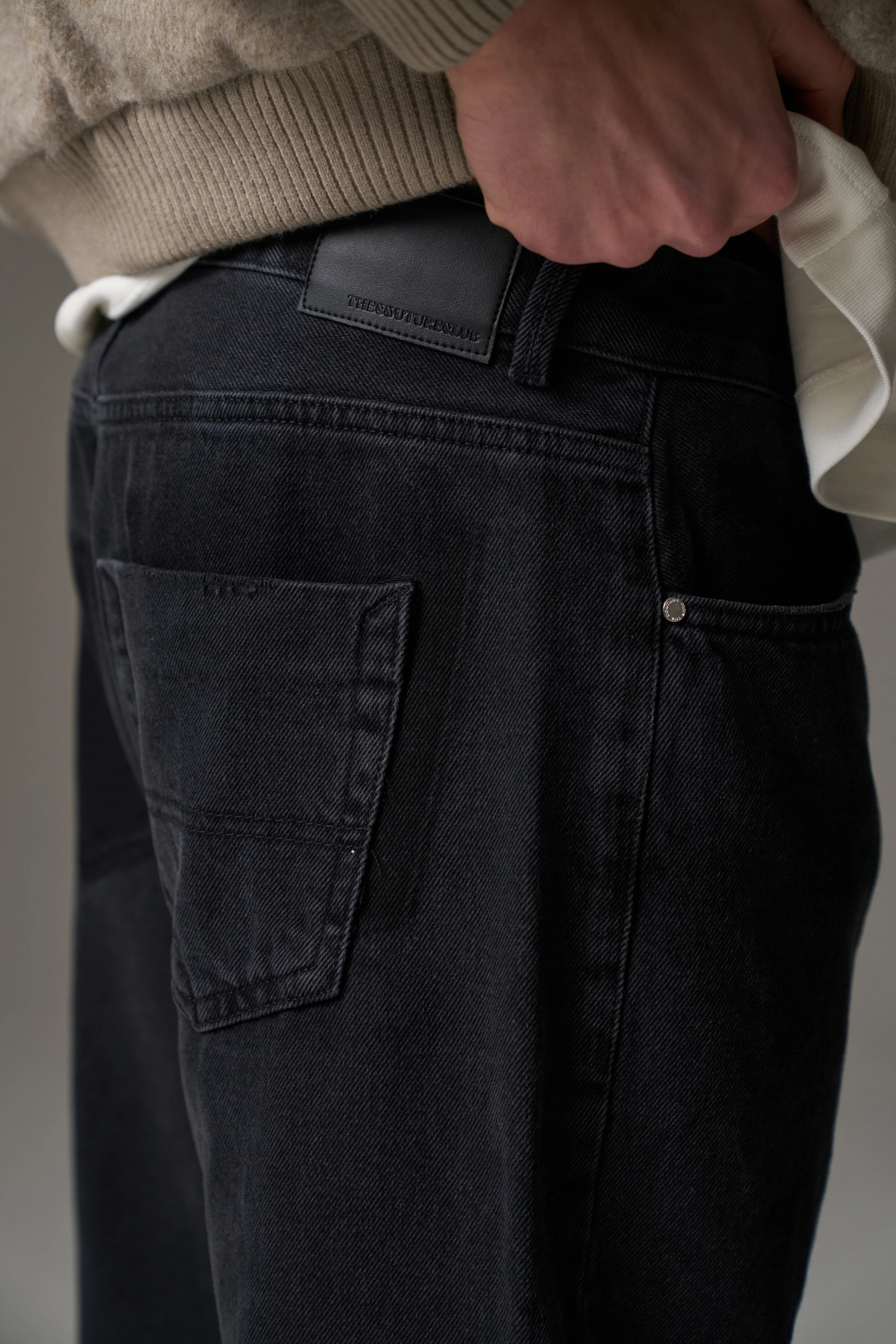 MULTI POCKET WASHED JEAN - BLACK WASH - Image 7