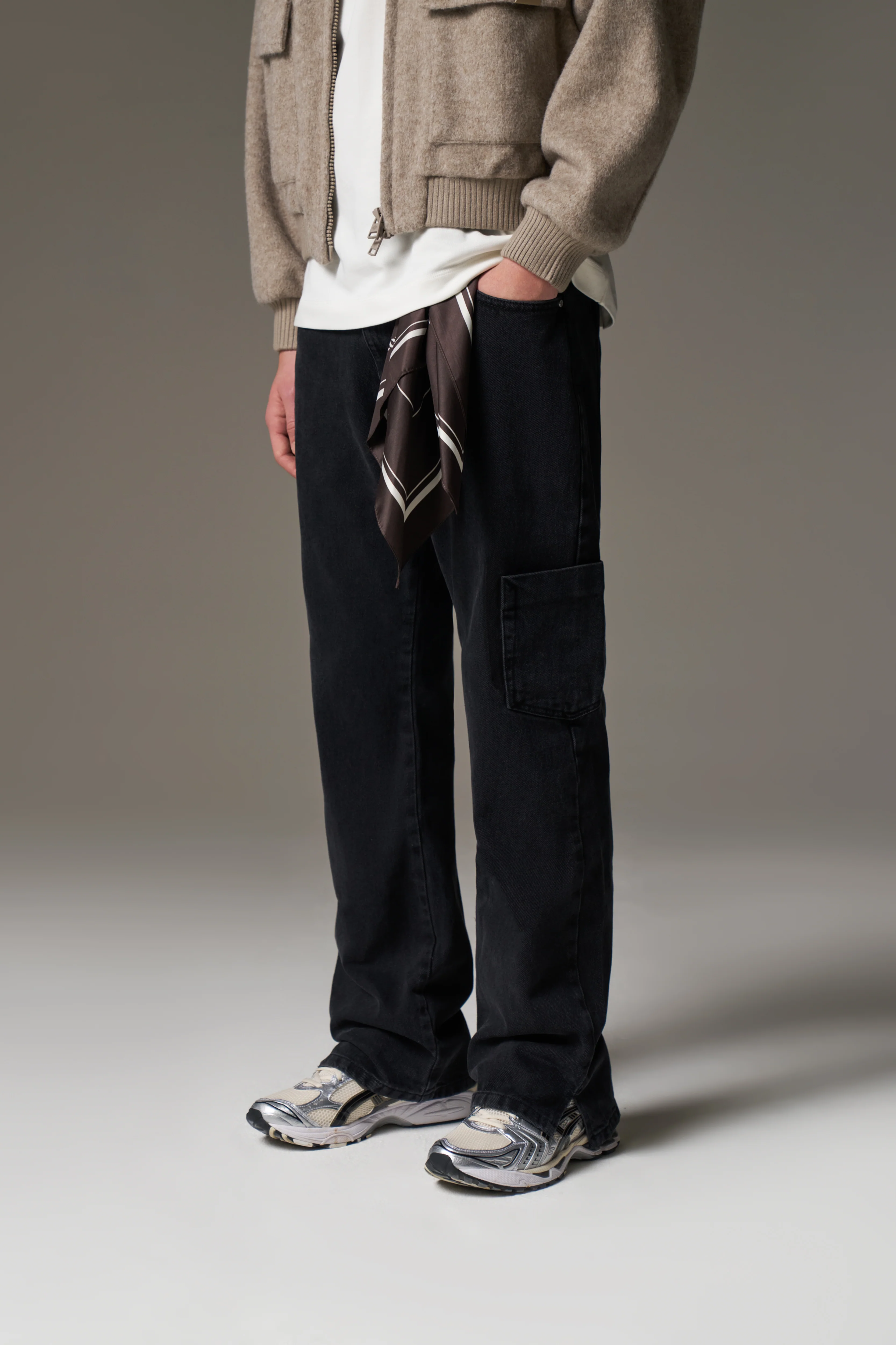 MULTI POCKET WASHED JEAN - BLACK WASH - Image 9