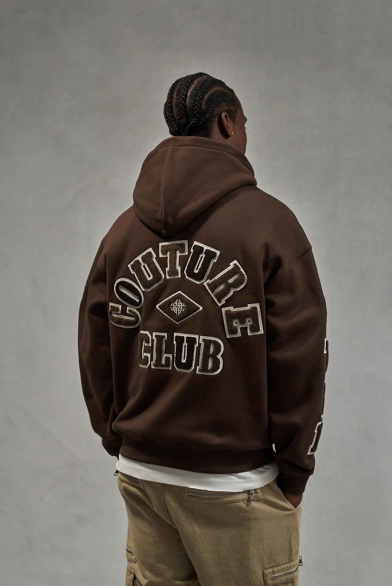 MULTIBADGE CHENILLE RELAXED HOODIE - BROWN - Image 3