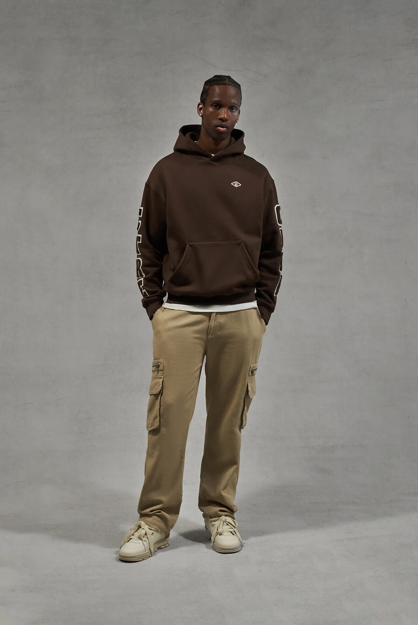 MULTIBADGE CHENILLE RELAXED HOODIE - BROWN - Image 4