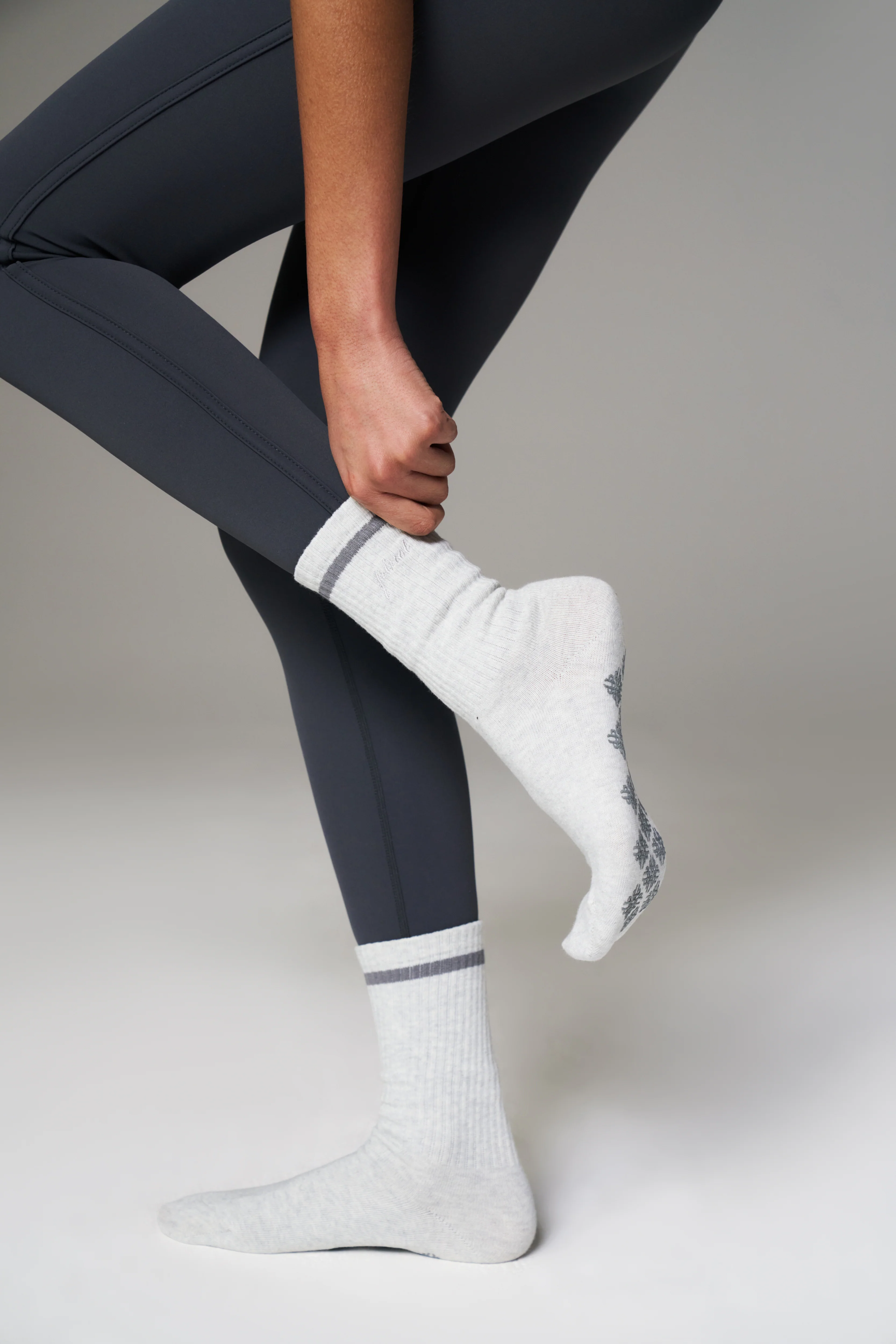 PILATES & PINOT GRIP SOCKS - GREY MARL - Image 3