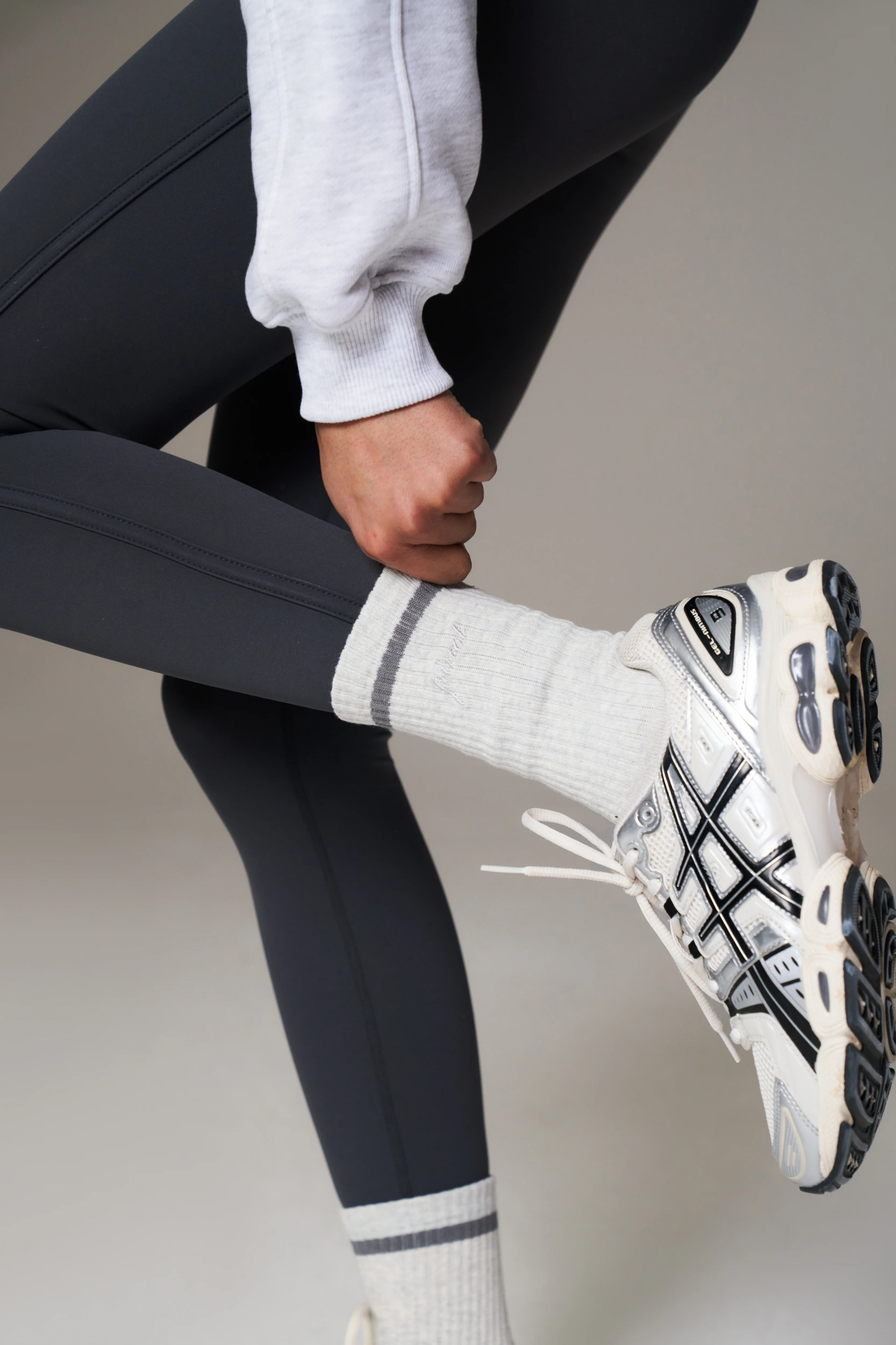 PILATES & PINOT GRIP SOCKS - GREY MARL - Image 5