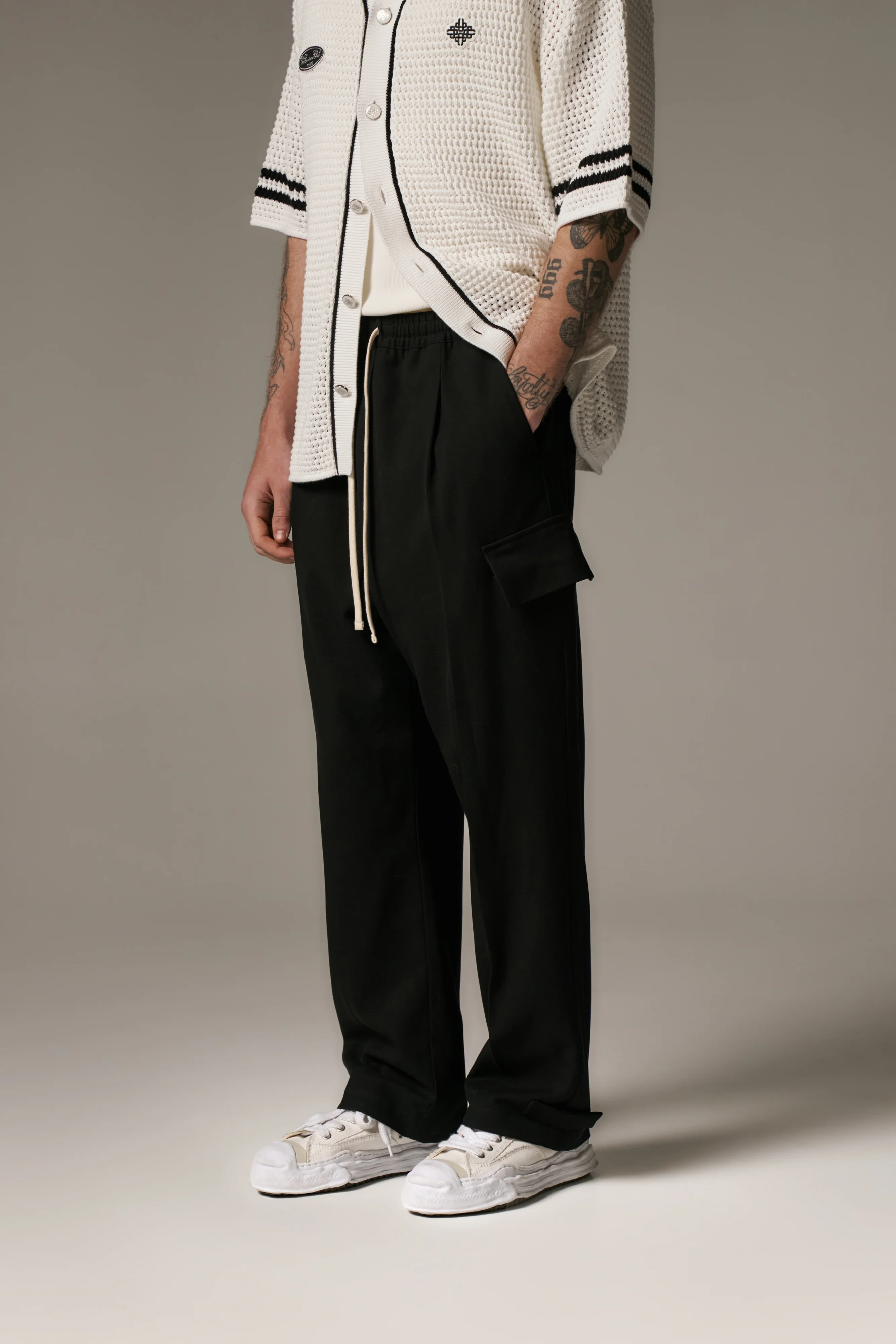 PLEATED WIDE LEG TROUSER - BLACK - Image 4