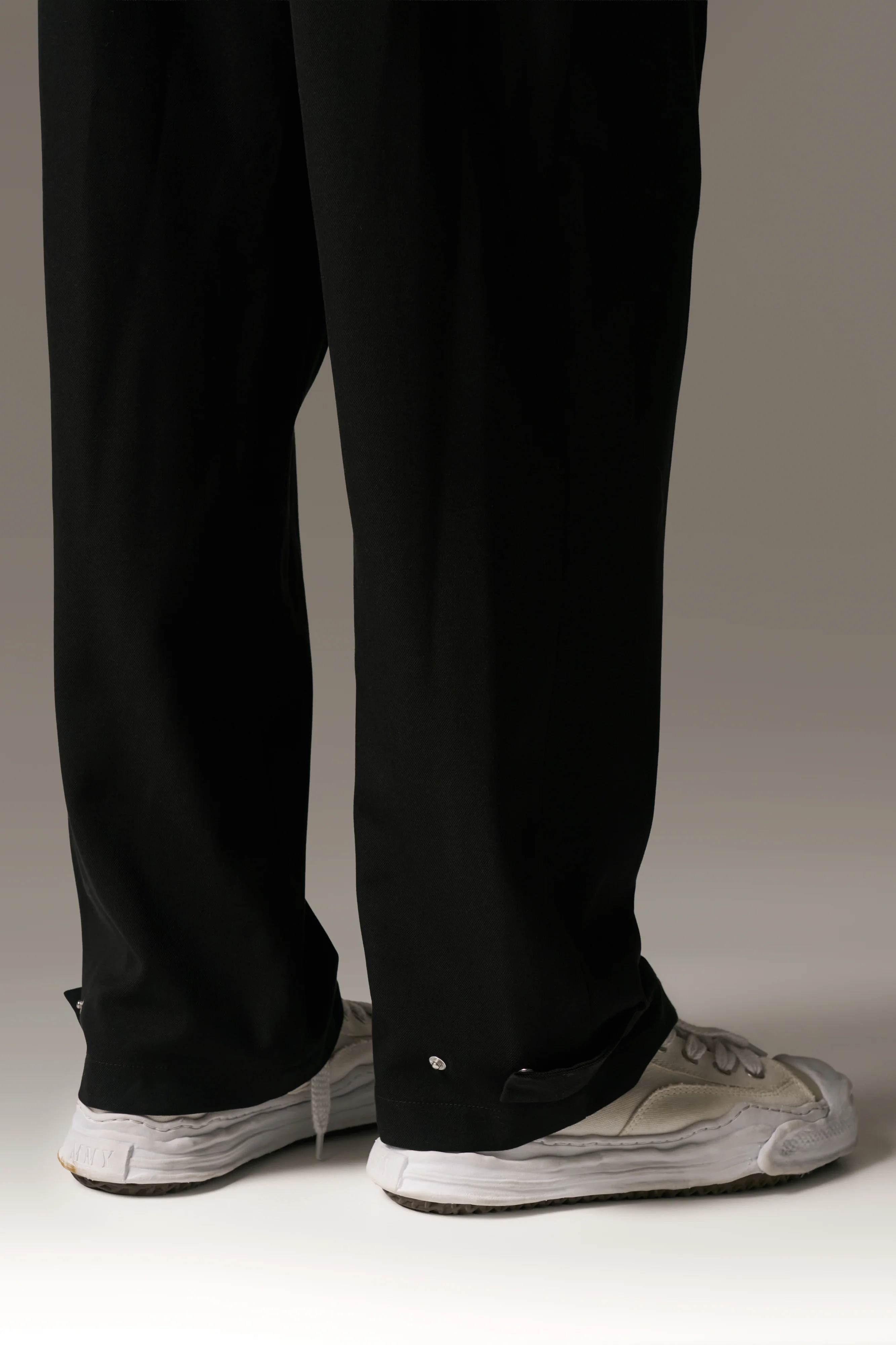 PLEATED WIDE LEG TROUSER - BLACK - Image 5