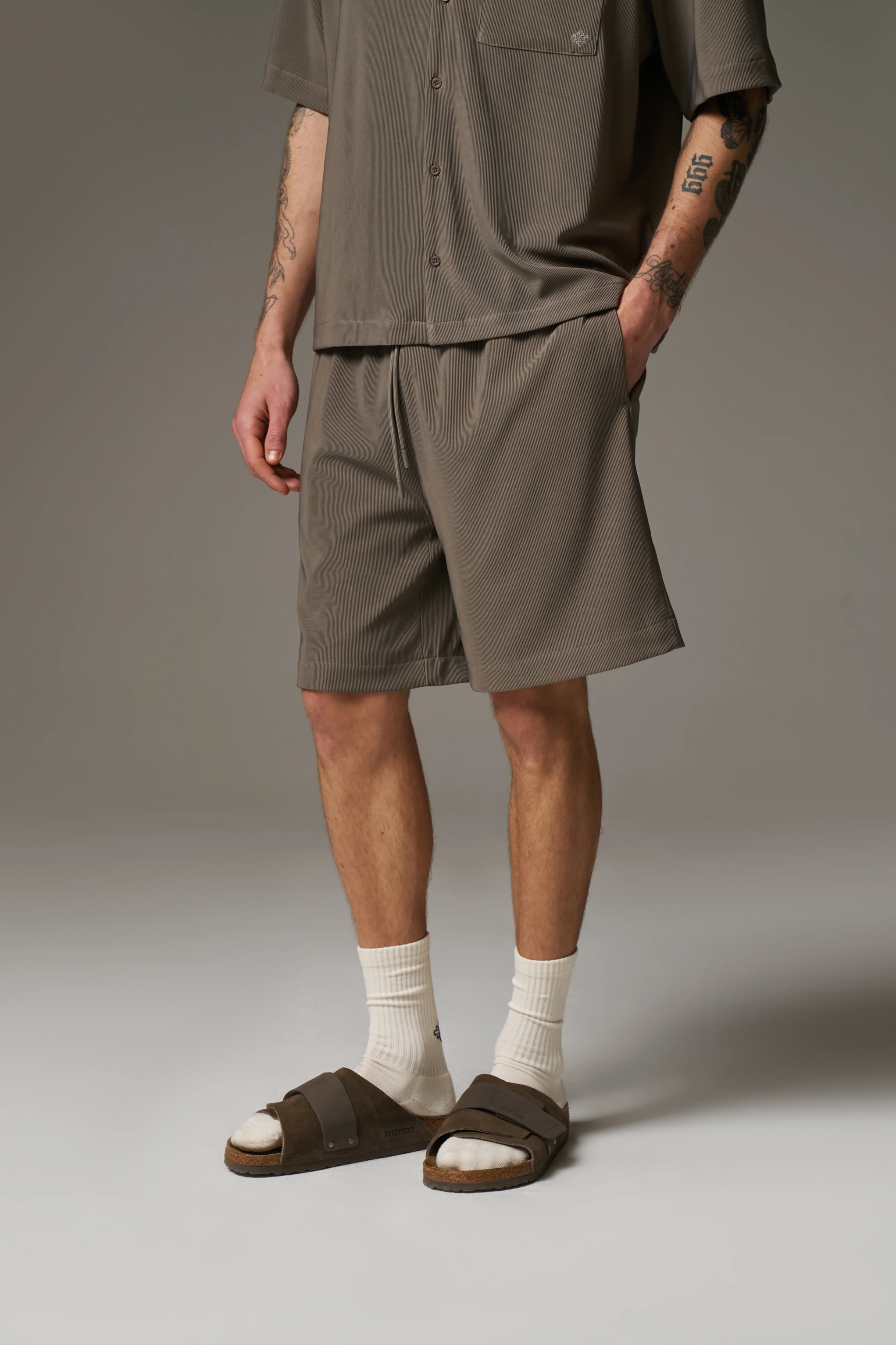 RIBBED SHORTS - MINK - Image 7