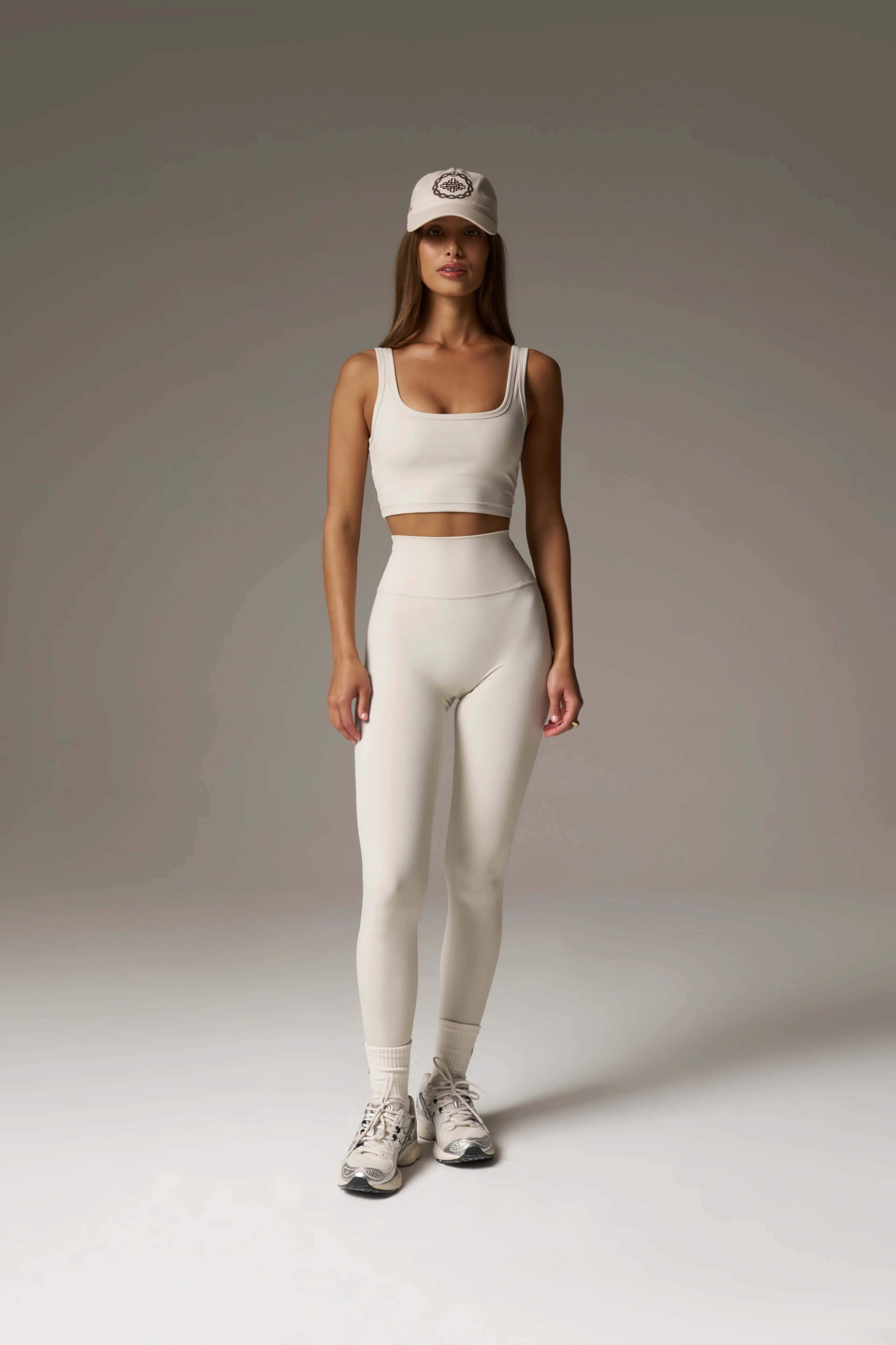 SCULPTING STRETCH EMBLEM LEGGINGS - BONE - Image 9