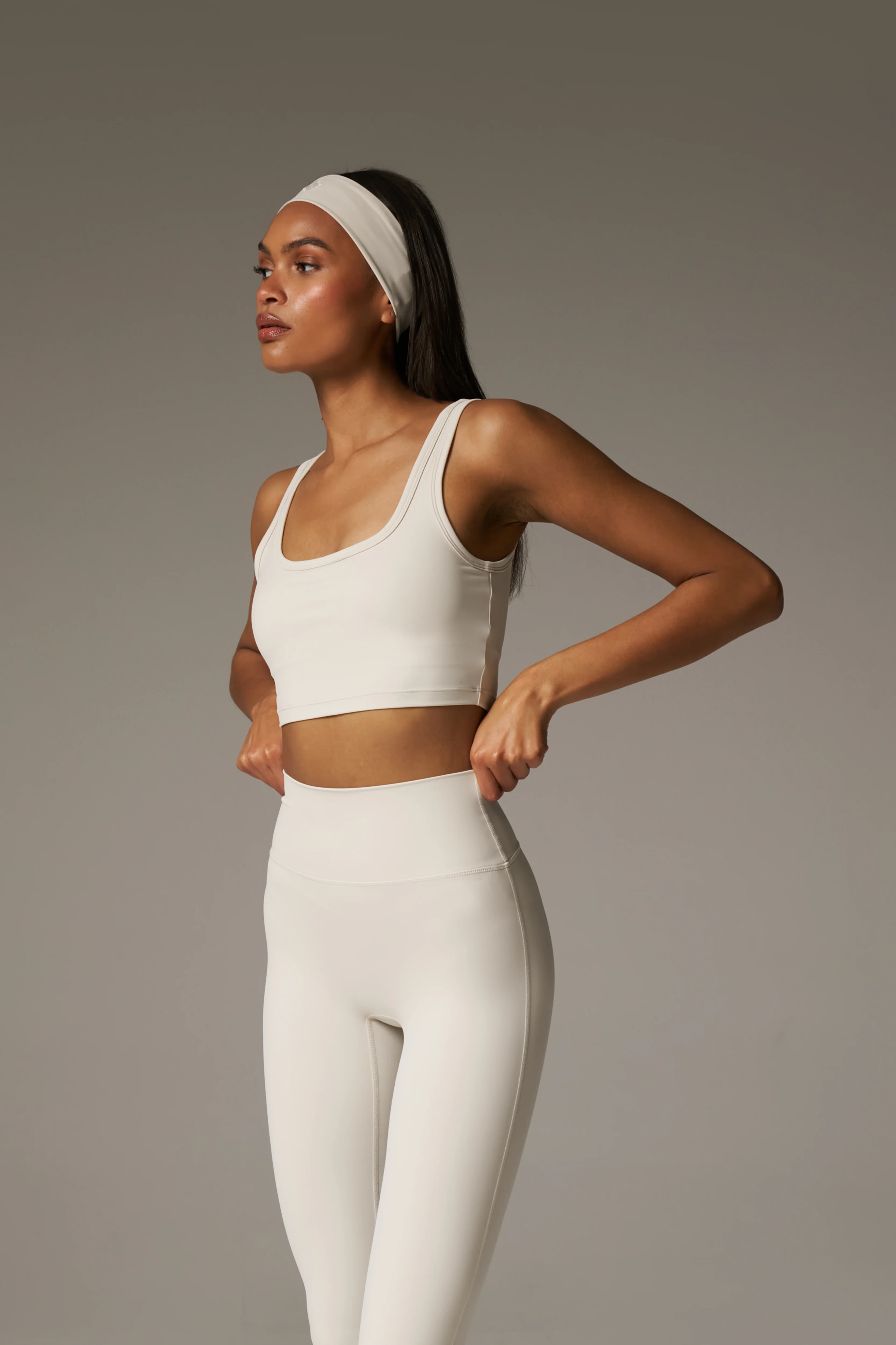 SCULPTING STRETCH EMBLEM SPORTS BRA - BONE - Image 6
