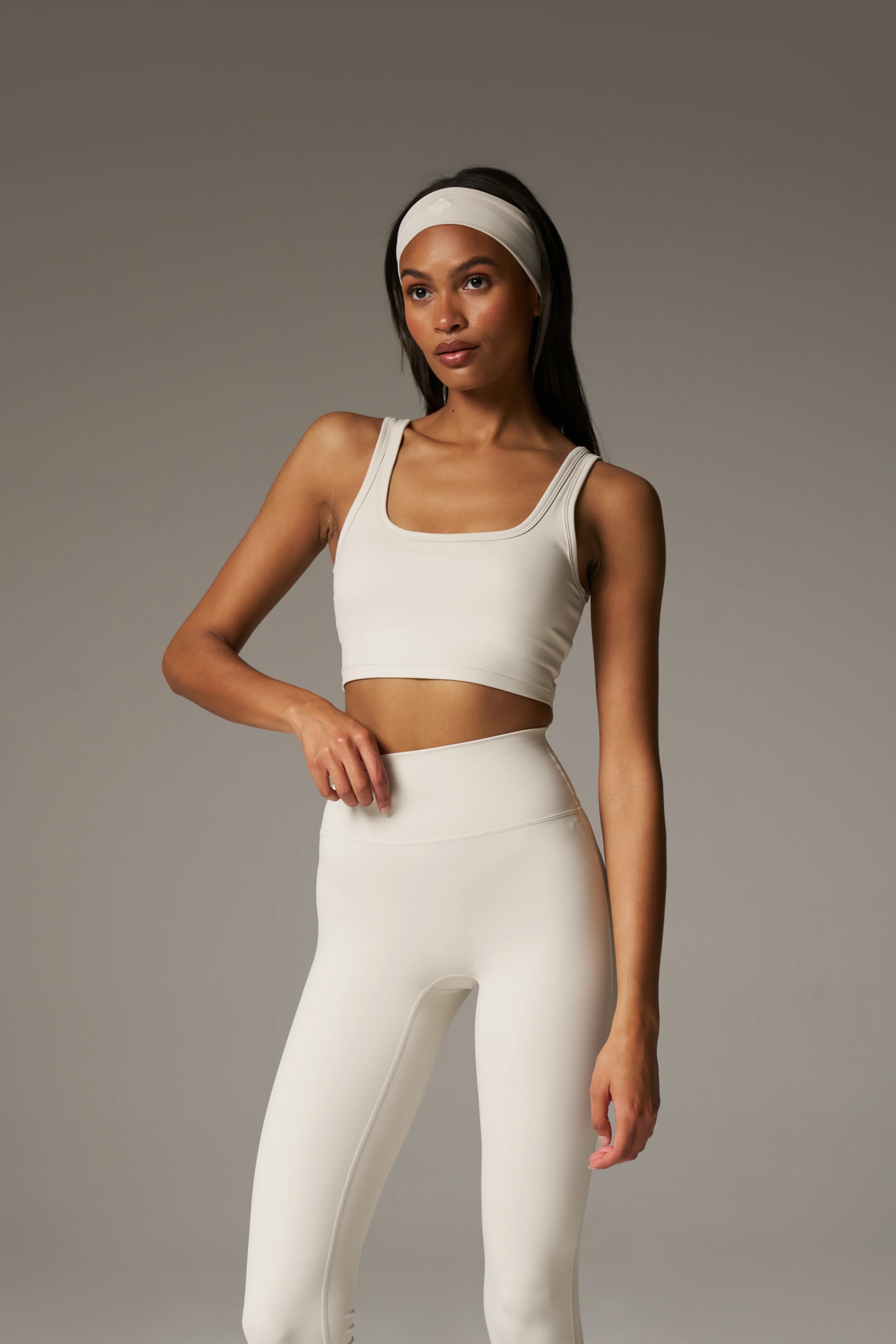 SCULPTING STRETCH EMBLEM SPORTS BRA - BONE - Image 7