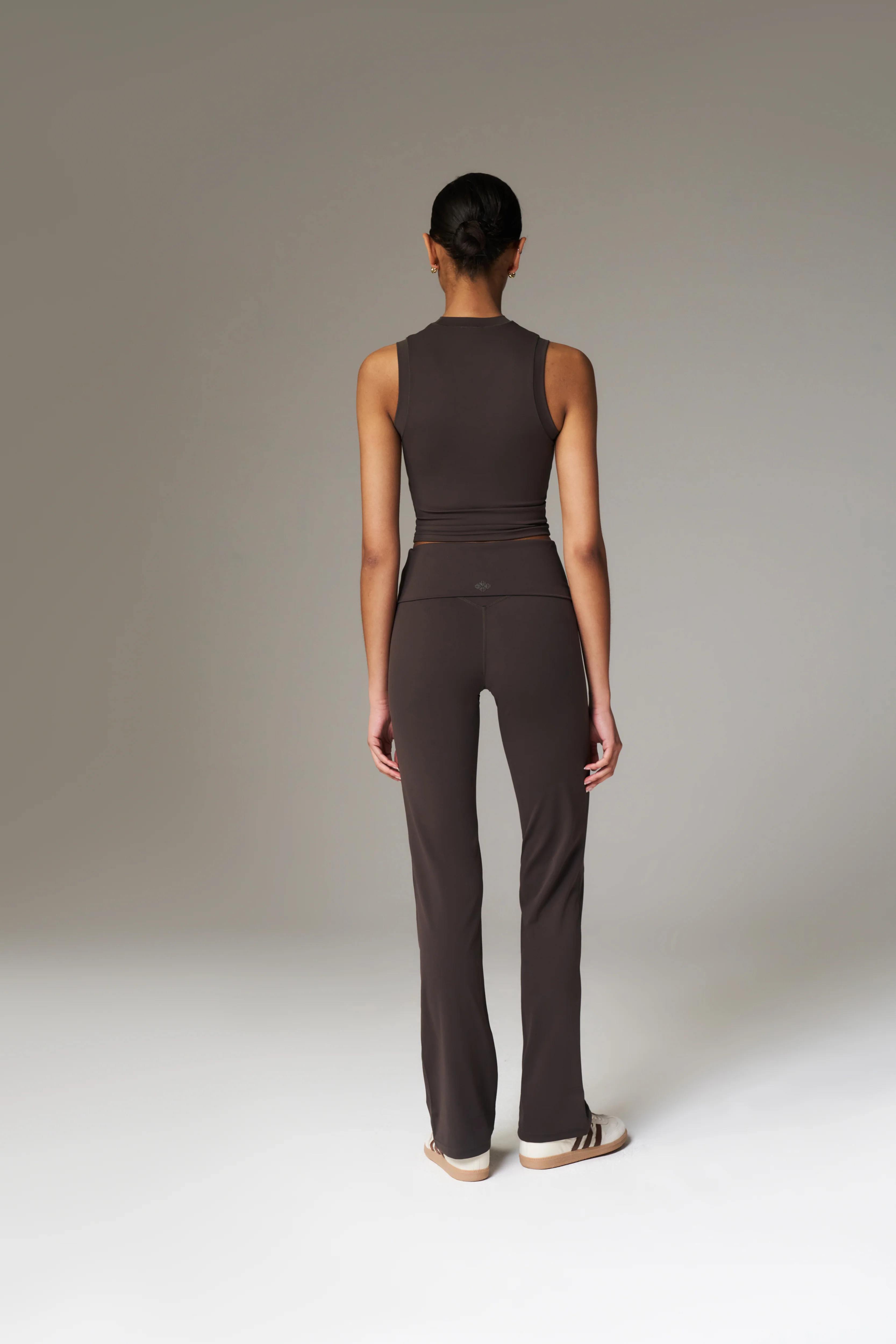 SCULPTING STRETCH FOLDOVER WAISTBAND YOGA PANTS - CHOCOLATE - Image 6