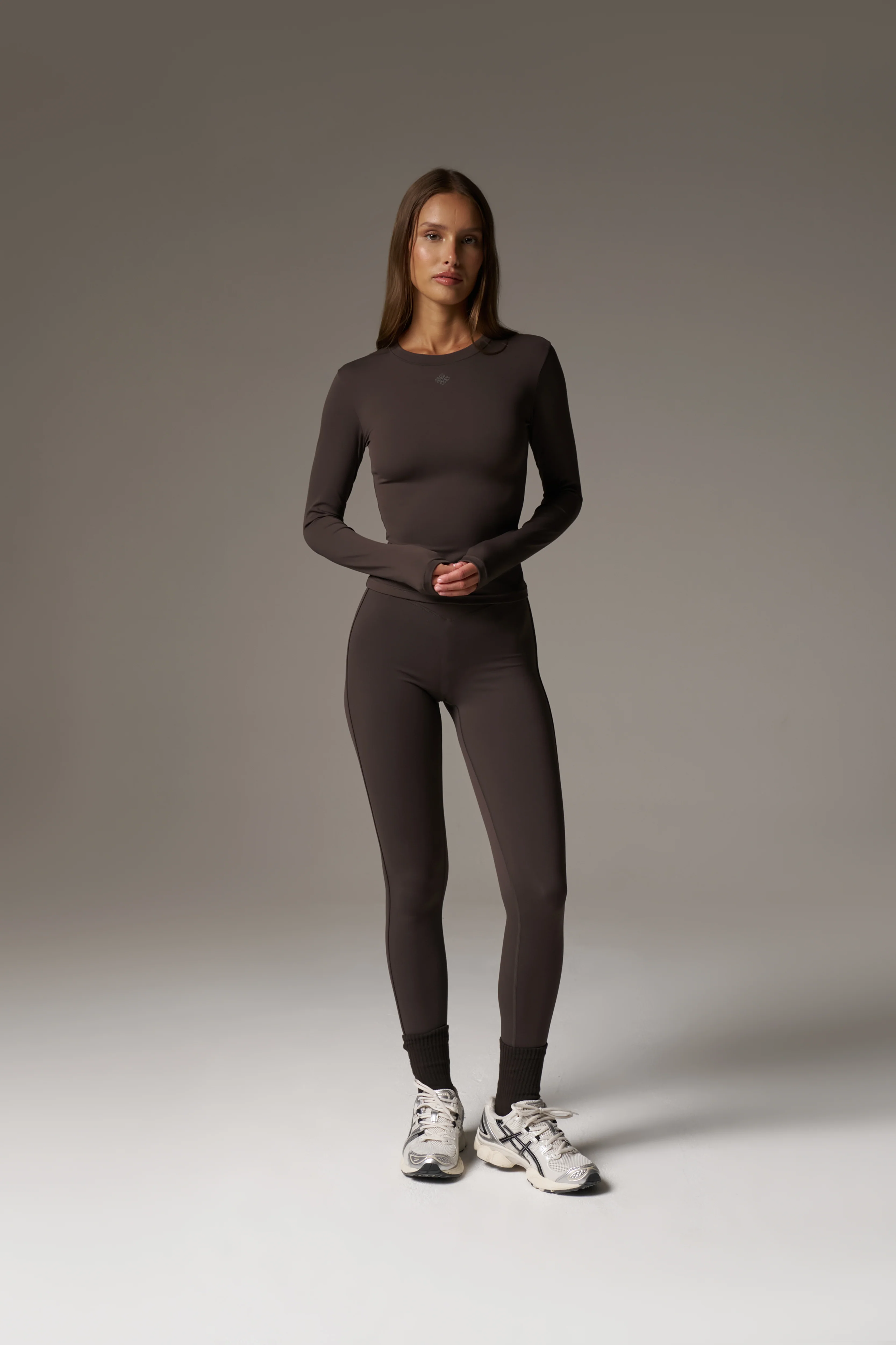 SCULPTING STRETCH LONG SLEEVE TOP - CHOCOLATE - Image 3