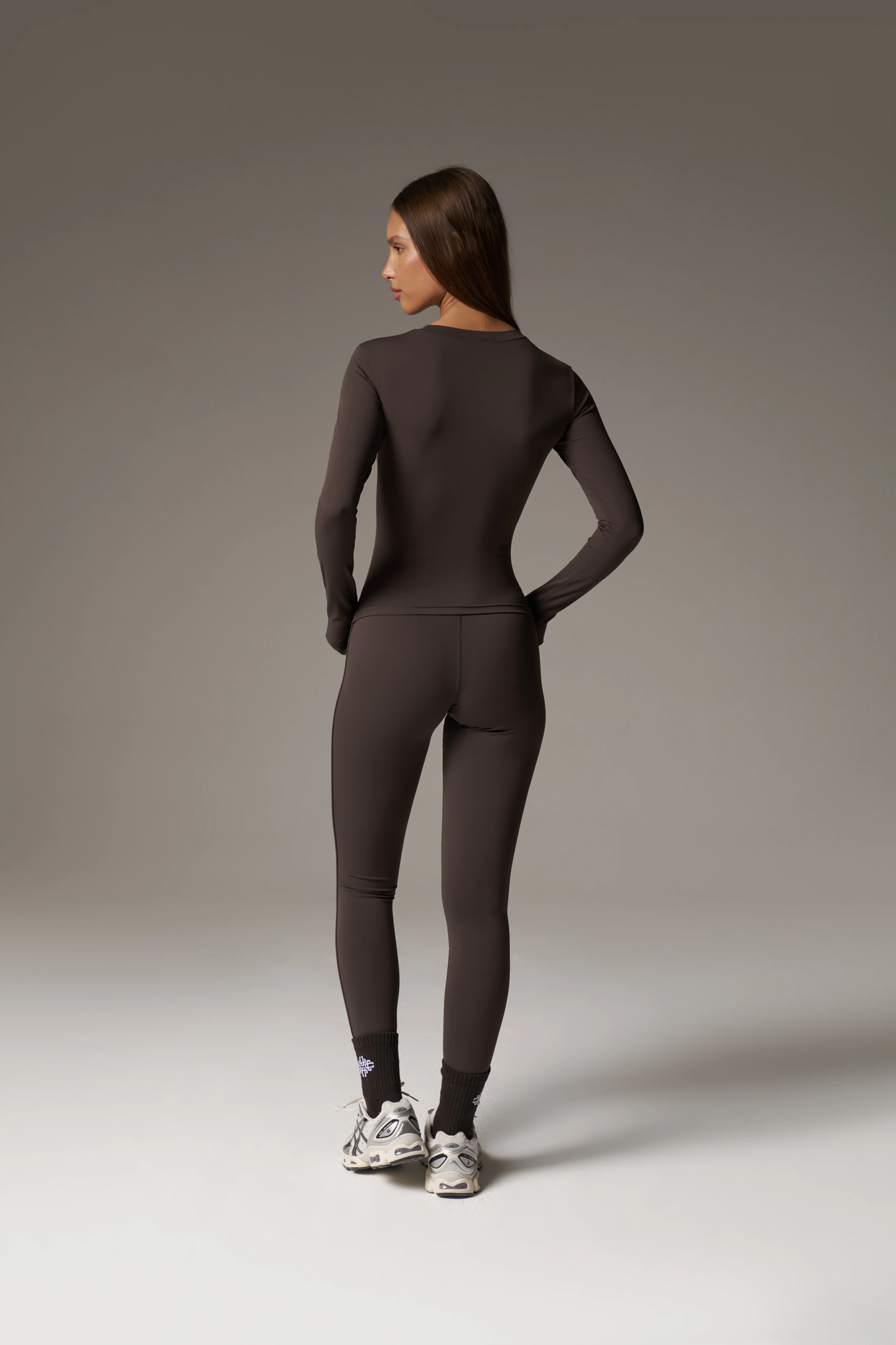 SCULPTING STRETCH LONG SLEEVE TOP - CHOCOLATE - Image 6