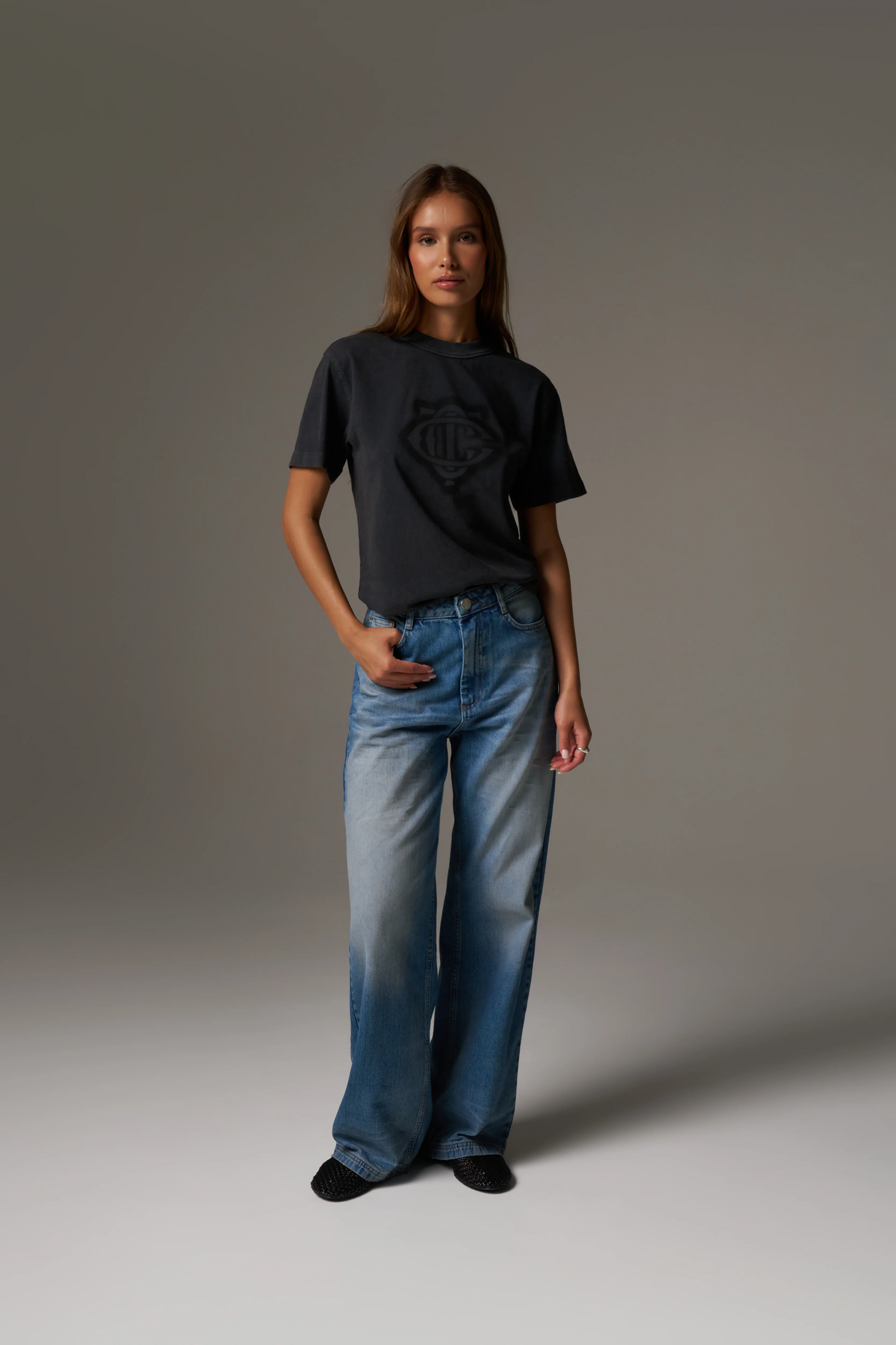 SHADOW PRINT EMBLEM T-SHIRT - WASHED BLACK - Image 9