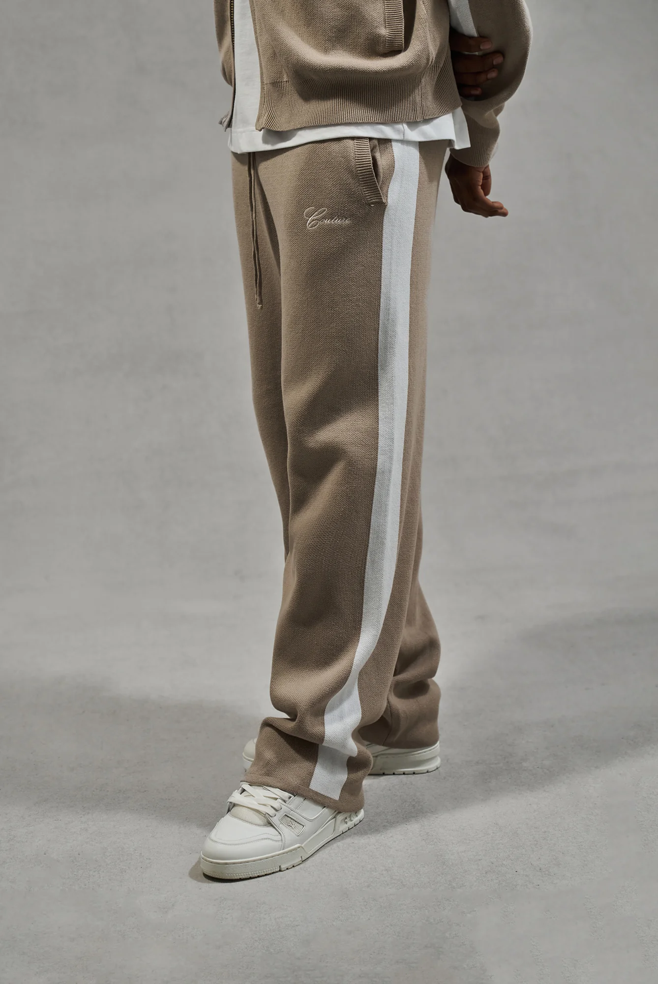 SIDE STRIPE KNITTED JOGGER - BEIGE - Image 5