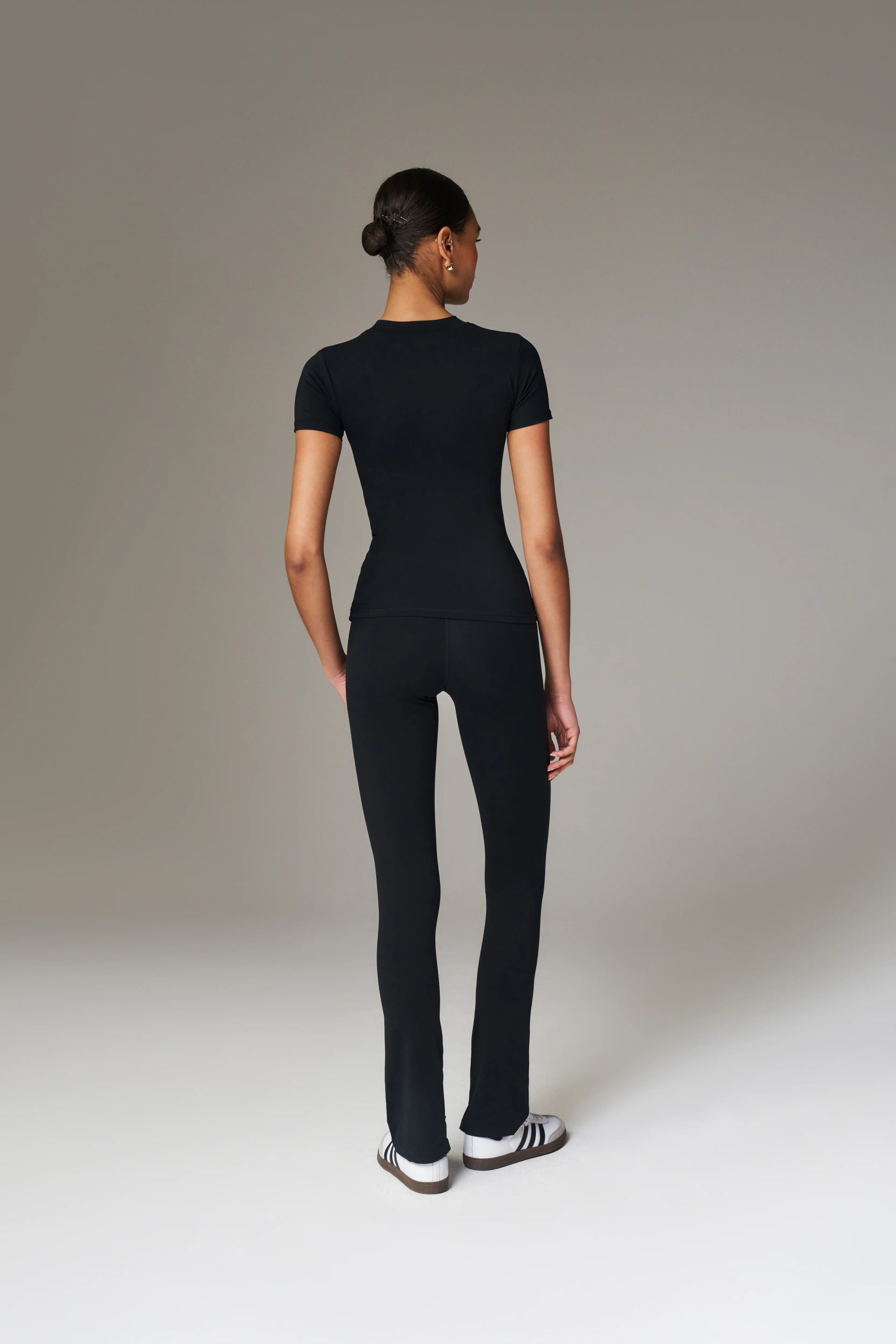 SCULPTING STRETCH EMBLEM BABY TEE - BLACK - Image 9