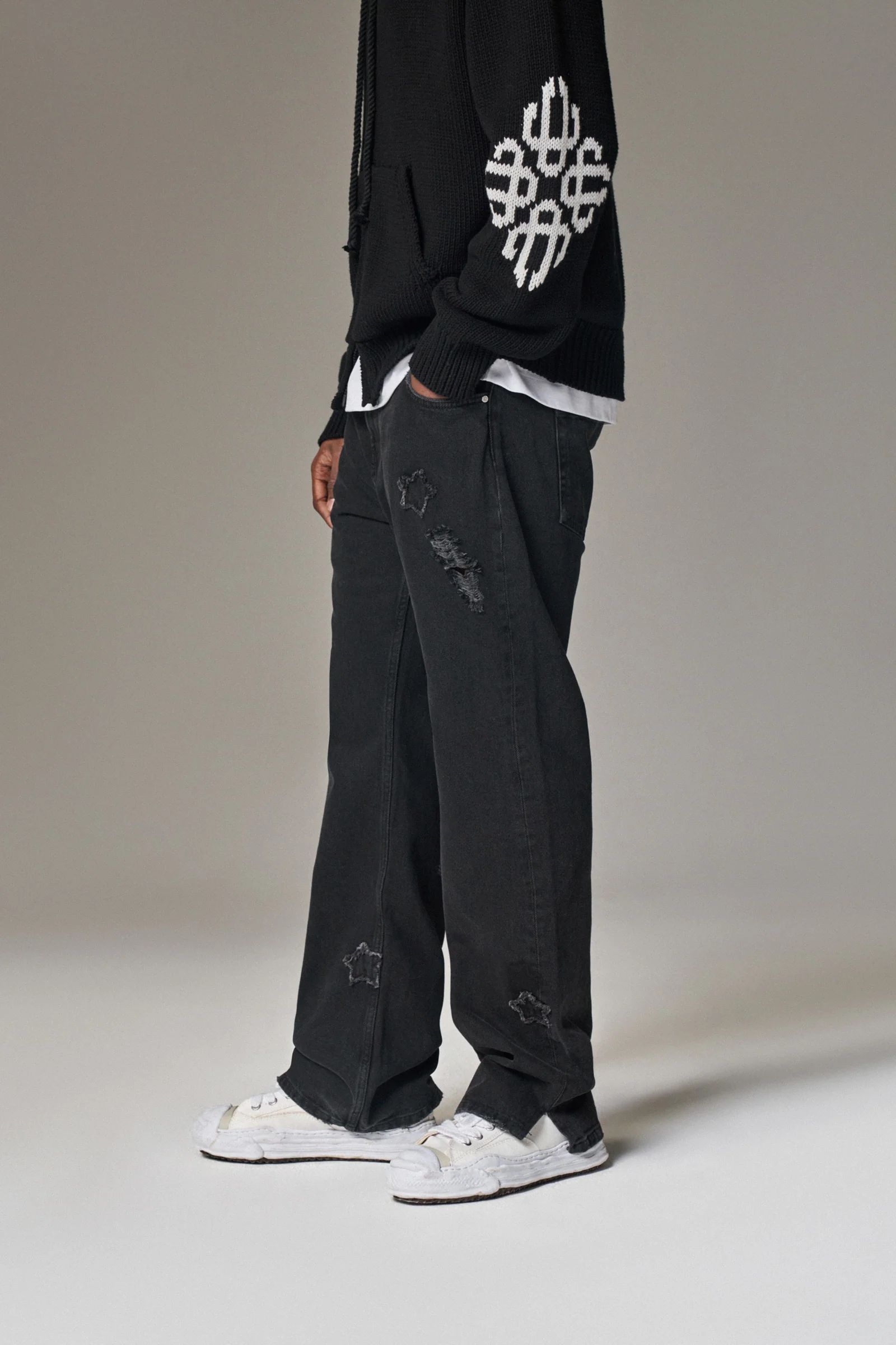 STAR APPLIQUE DENIM JEANS - WASHED BLACK - Image 6