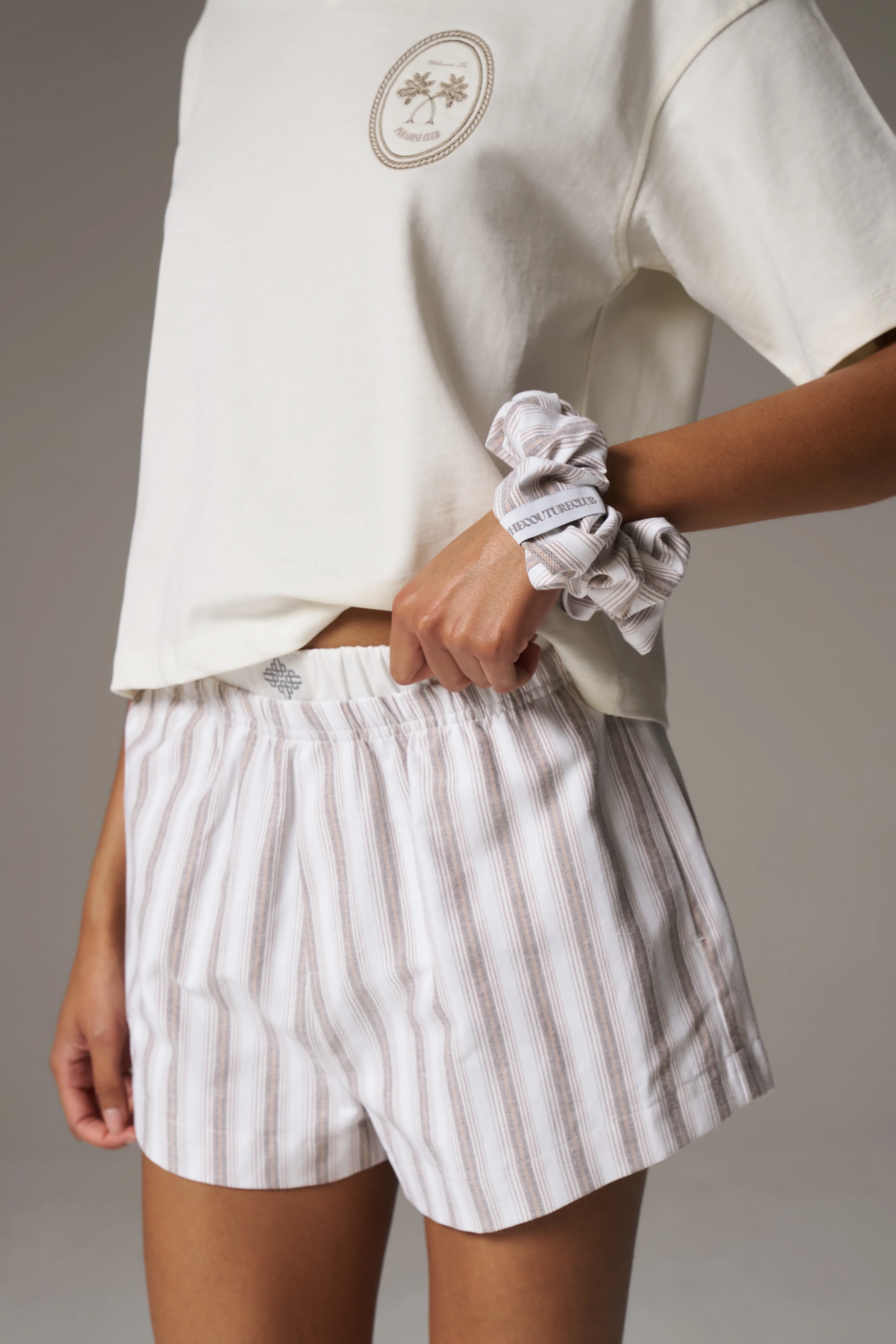 STRIPE BRANDED SCRUNCHIE - BEIGE - Image 4
