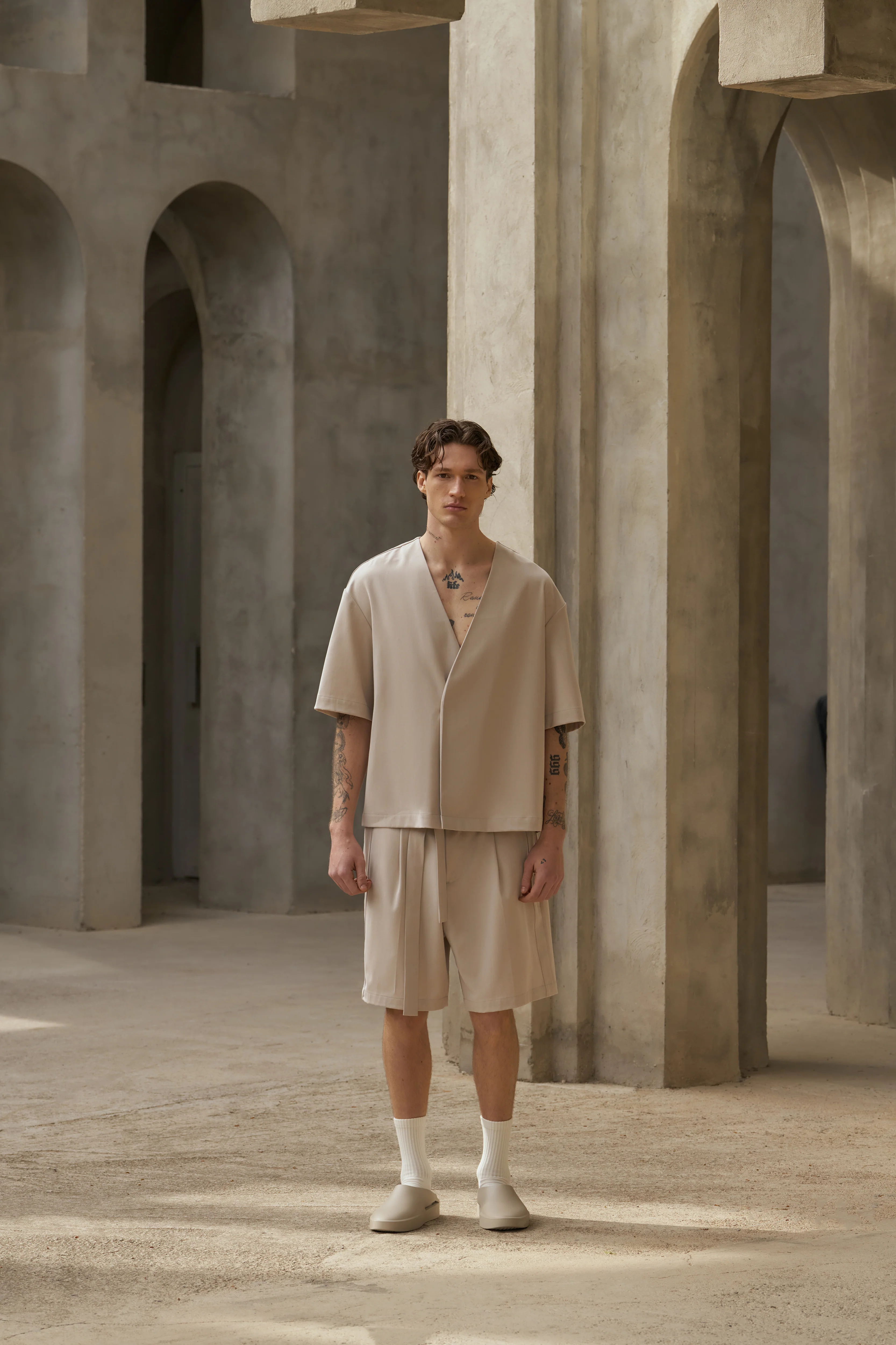 TAILORED SHORTS - STONE - Image 2