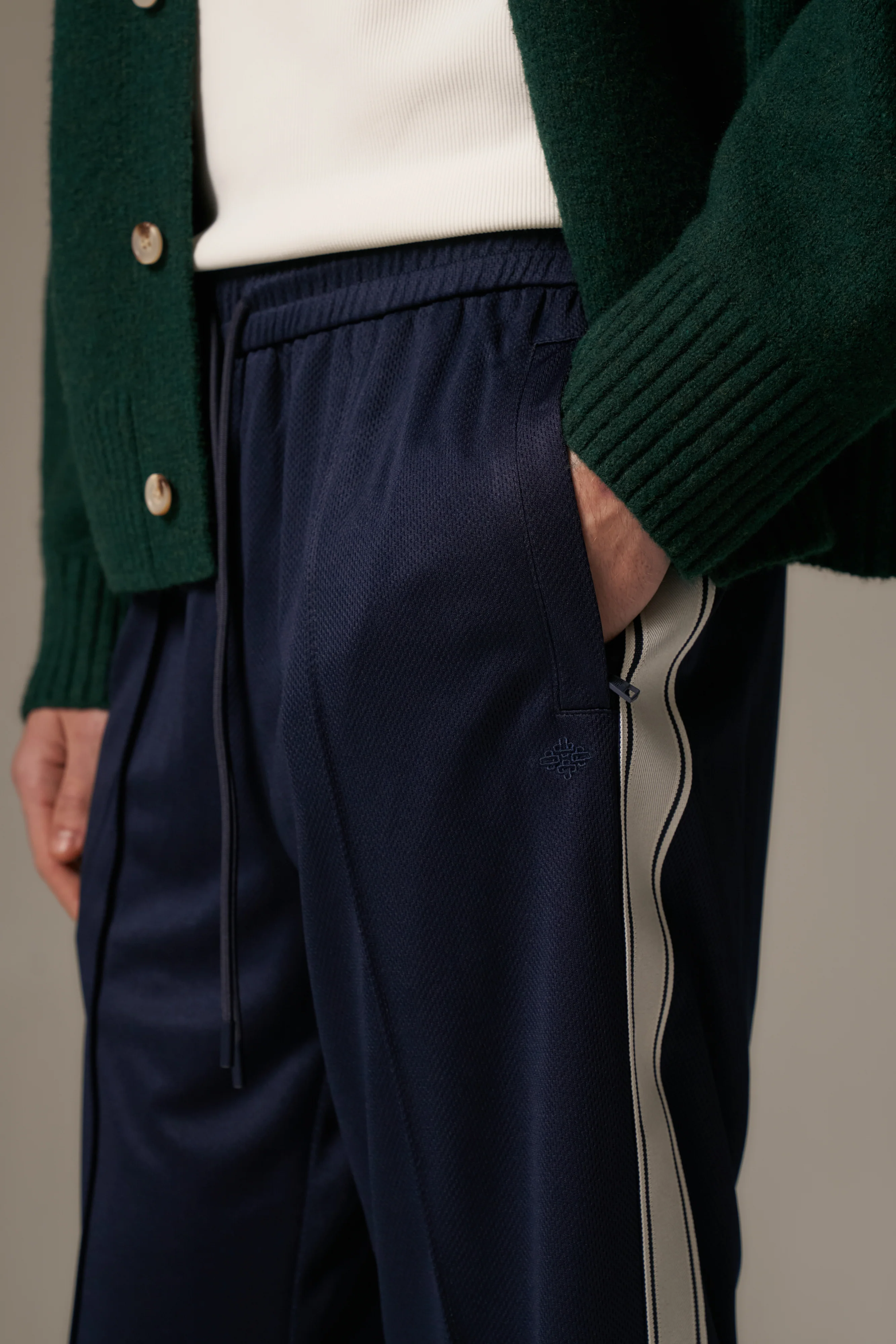 TAPE MESH JOGGER - NAVY - Image 5
