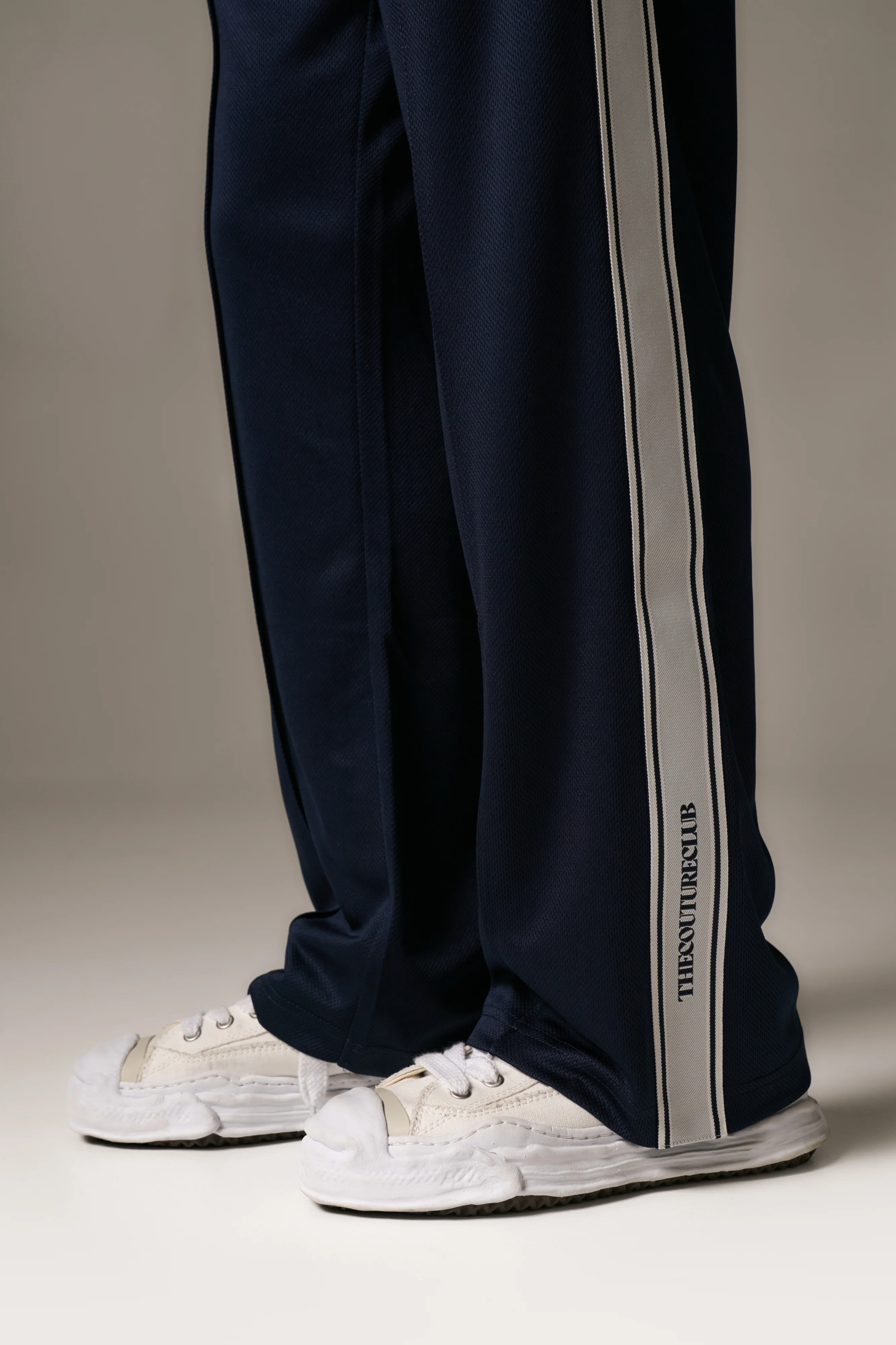 TAPE MESH JOGGER - NAVY - Image 6