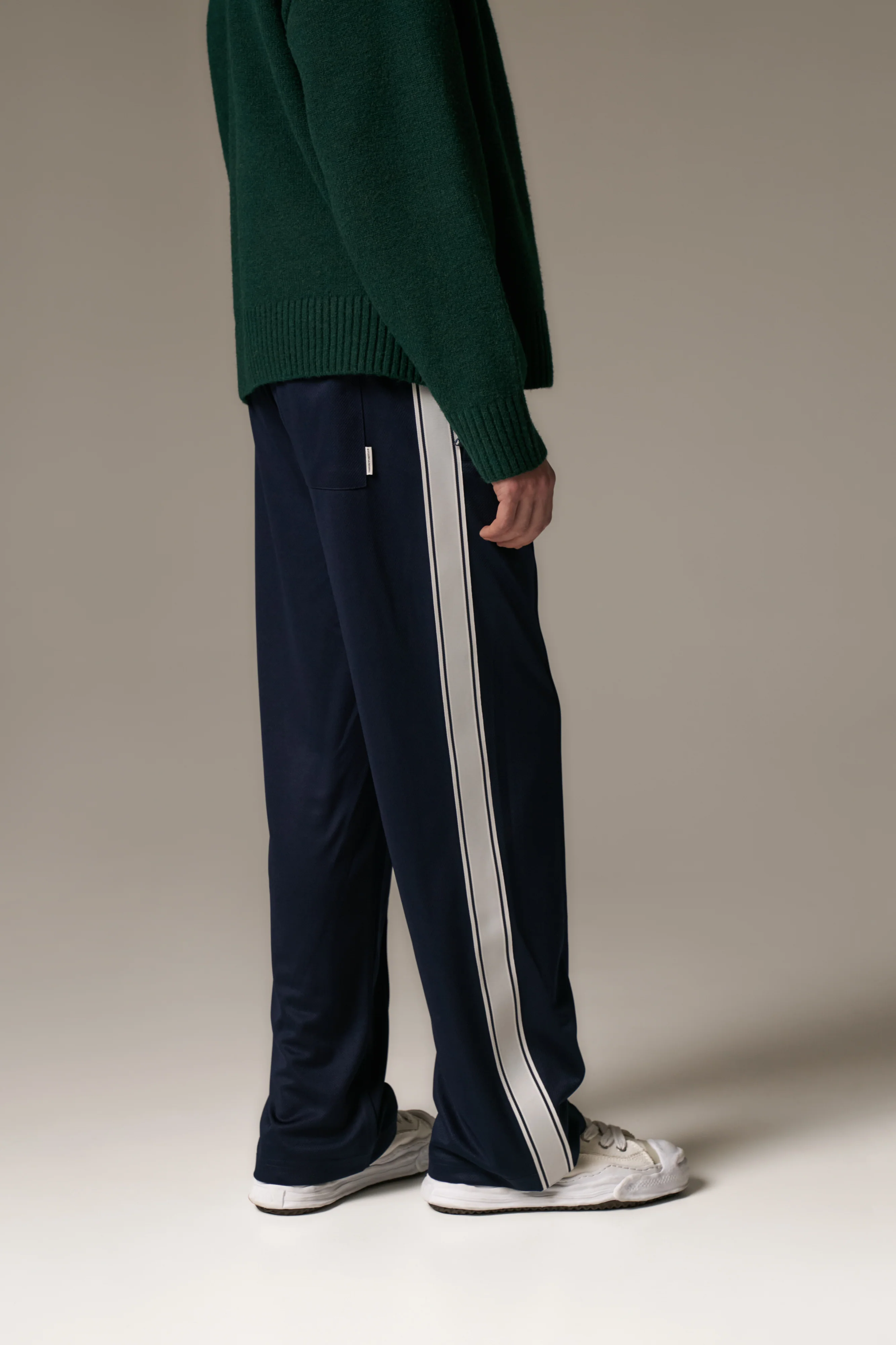 TAPE MESH JOGGER - NAVY - Image 8