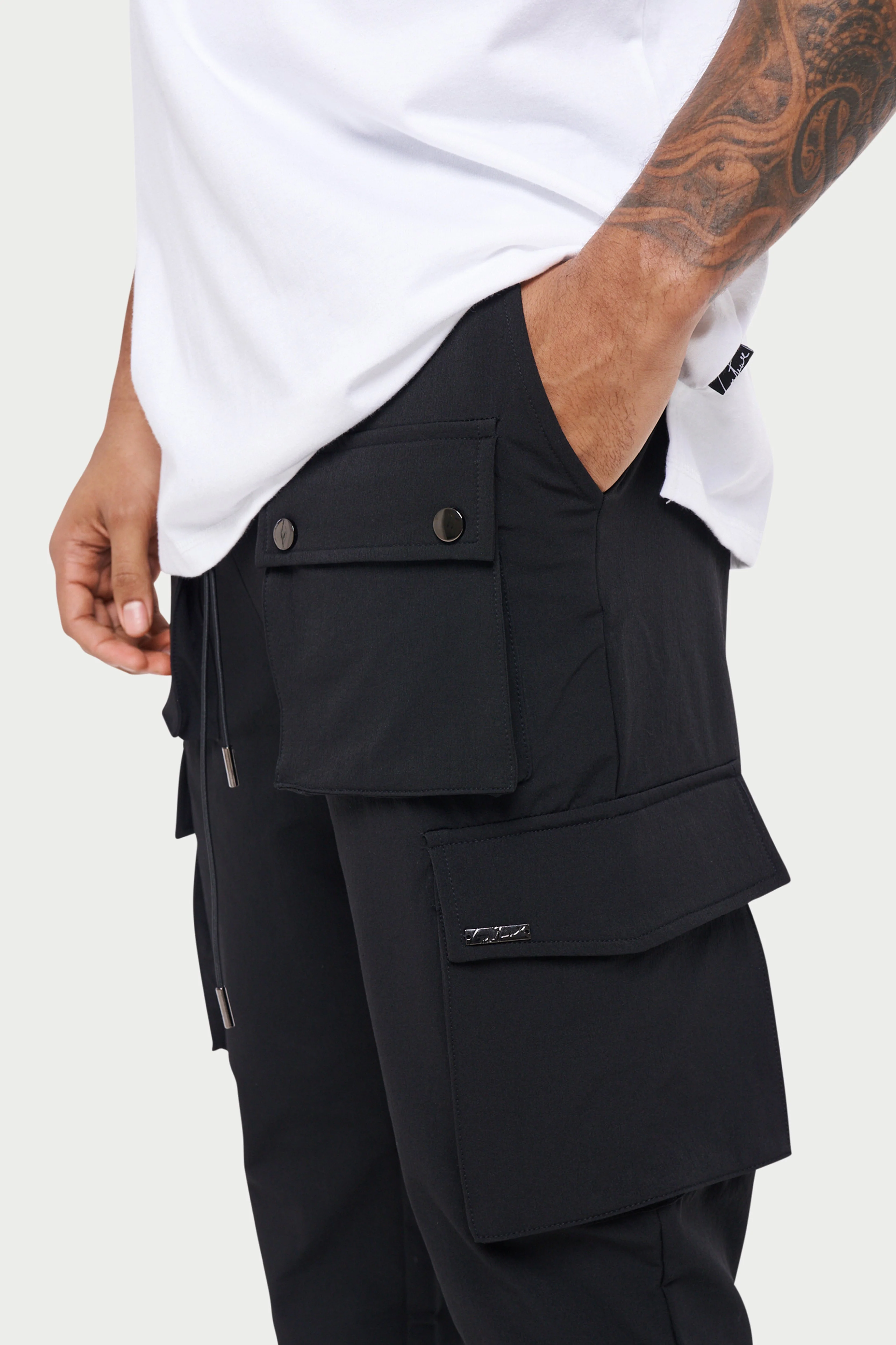 TECHNICAL STRETCH ZIP CARGO PANTS - BLACK - Image 4