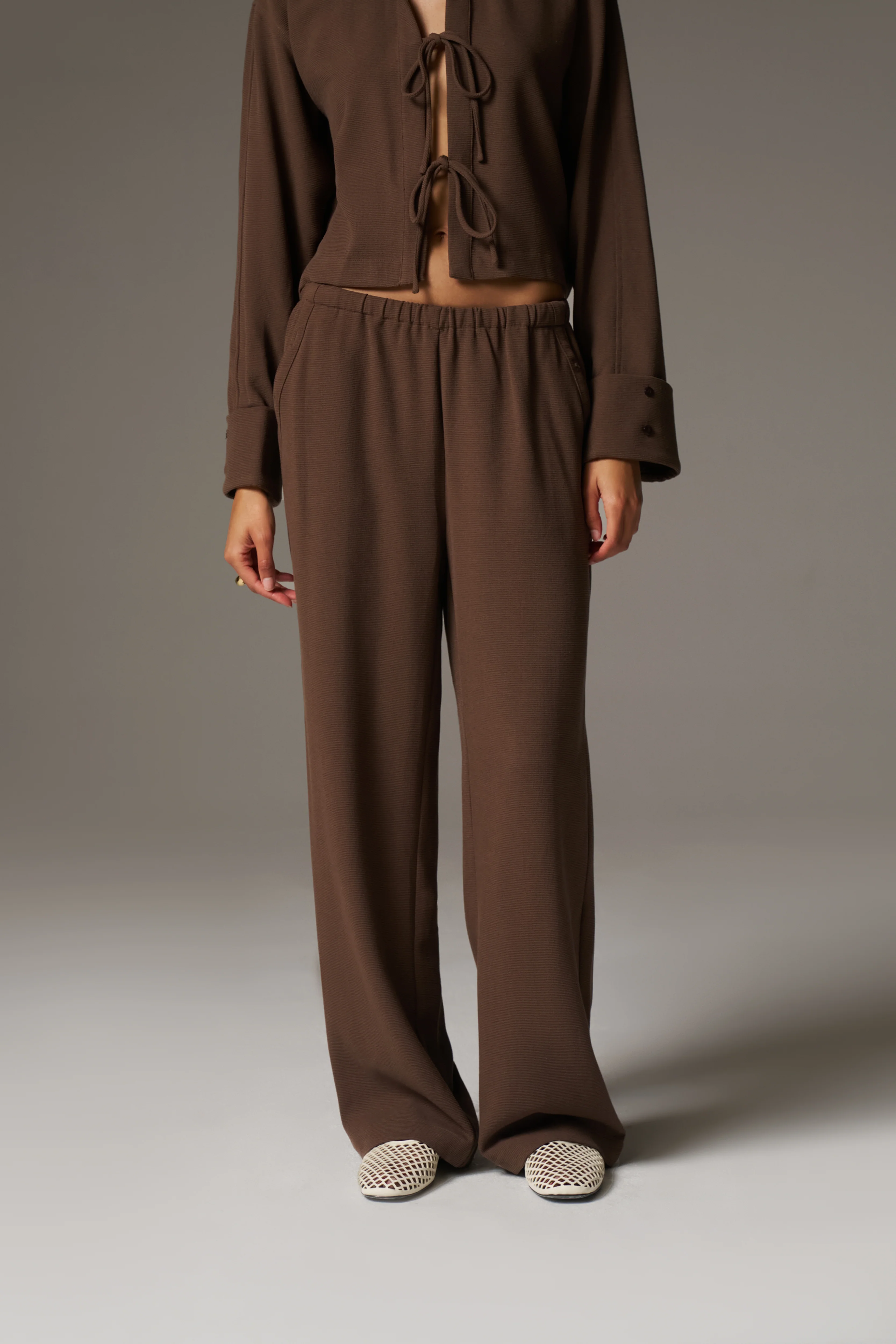TEXTURED LINEN BUTTON DETAIL TROUSER - BROWN - Image 5