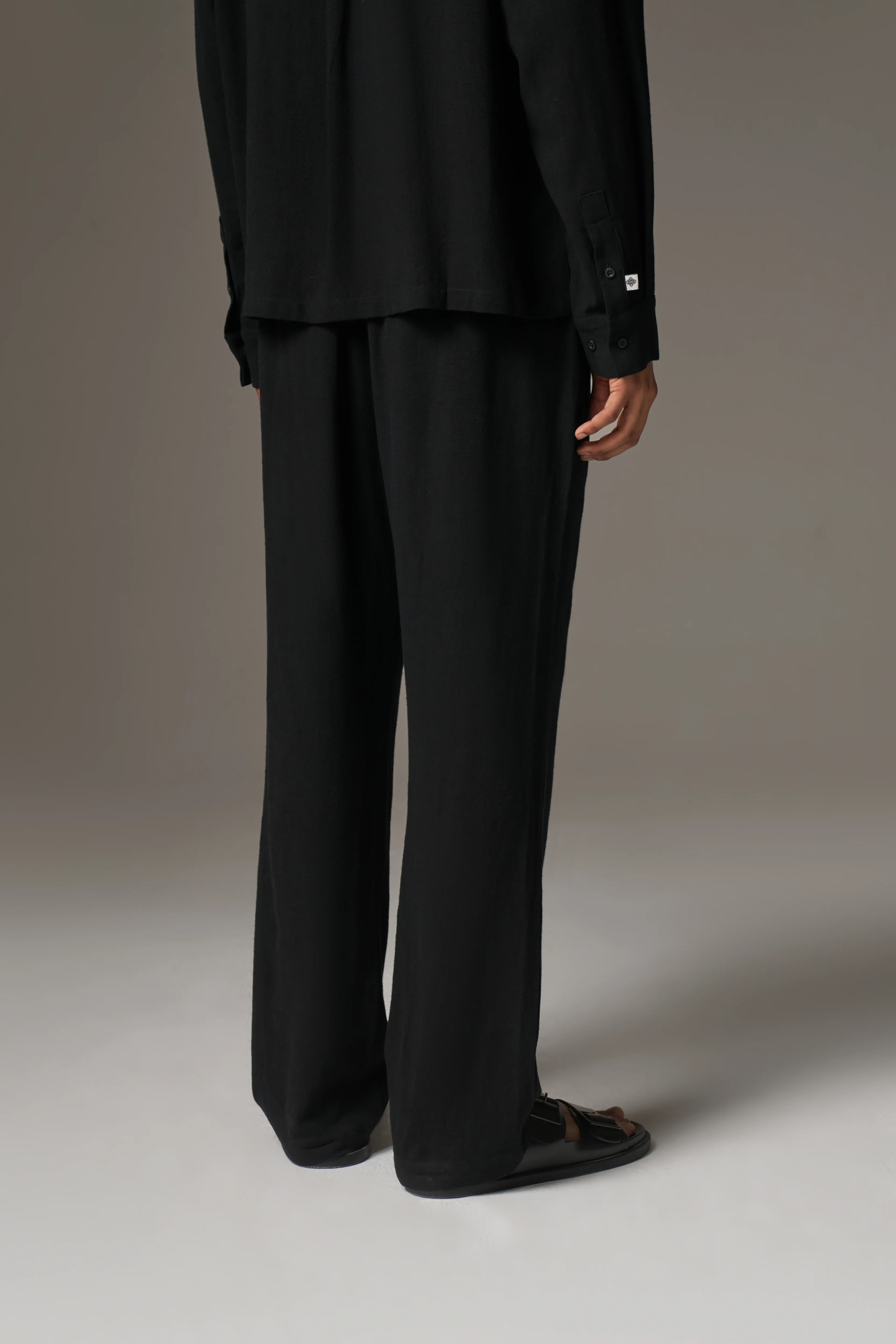TEXTURED WOVEN TROUSERS - BLACK - Image 5