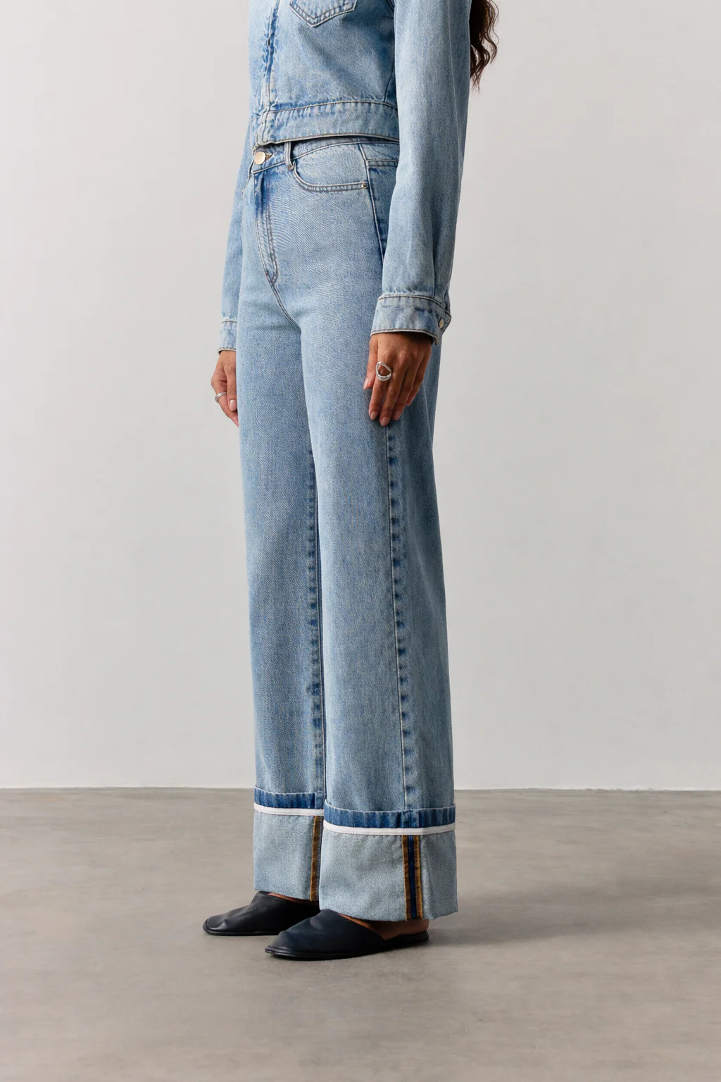 TURN UP HEM WIDE LEG JEANS - MID BLUE WASH - Image 2