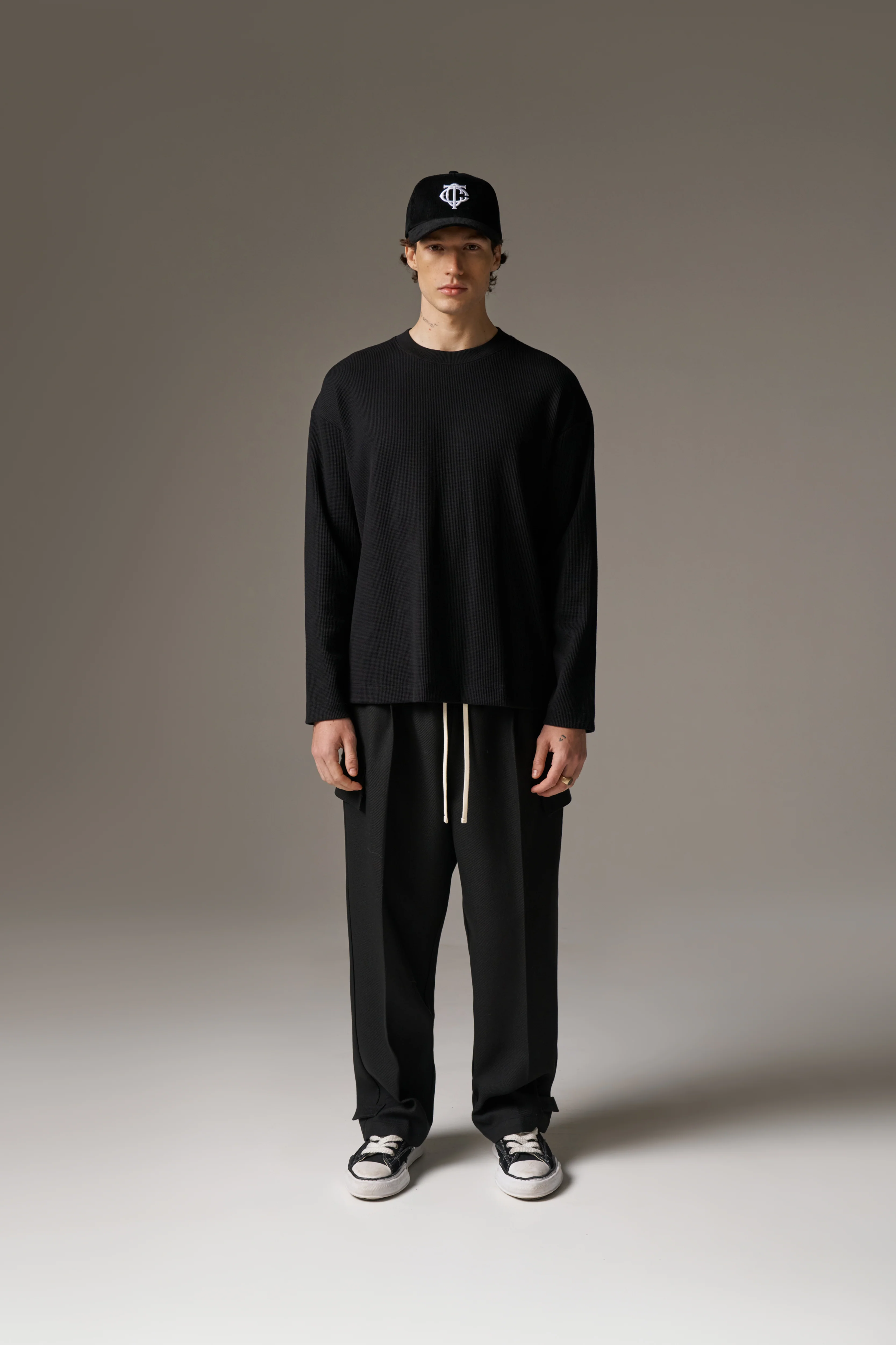 WAFFLE LONG SLEEVE T-SHIRT - BLACK - Image 3