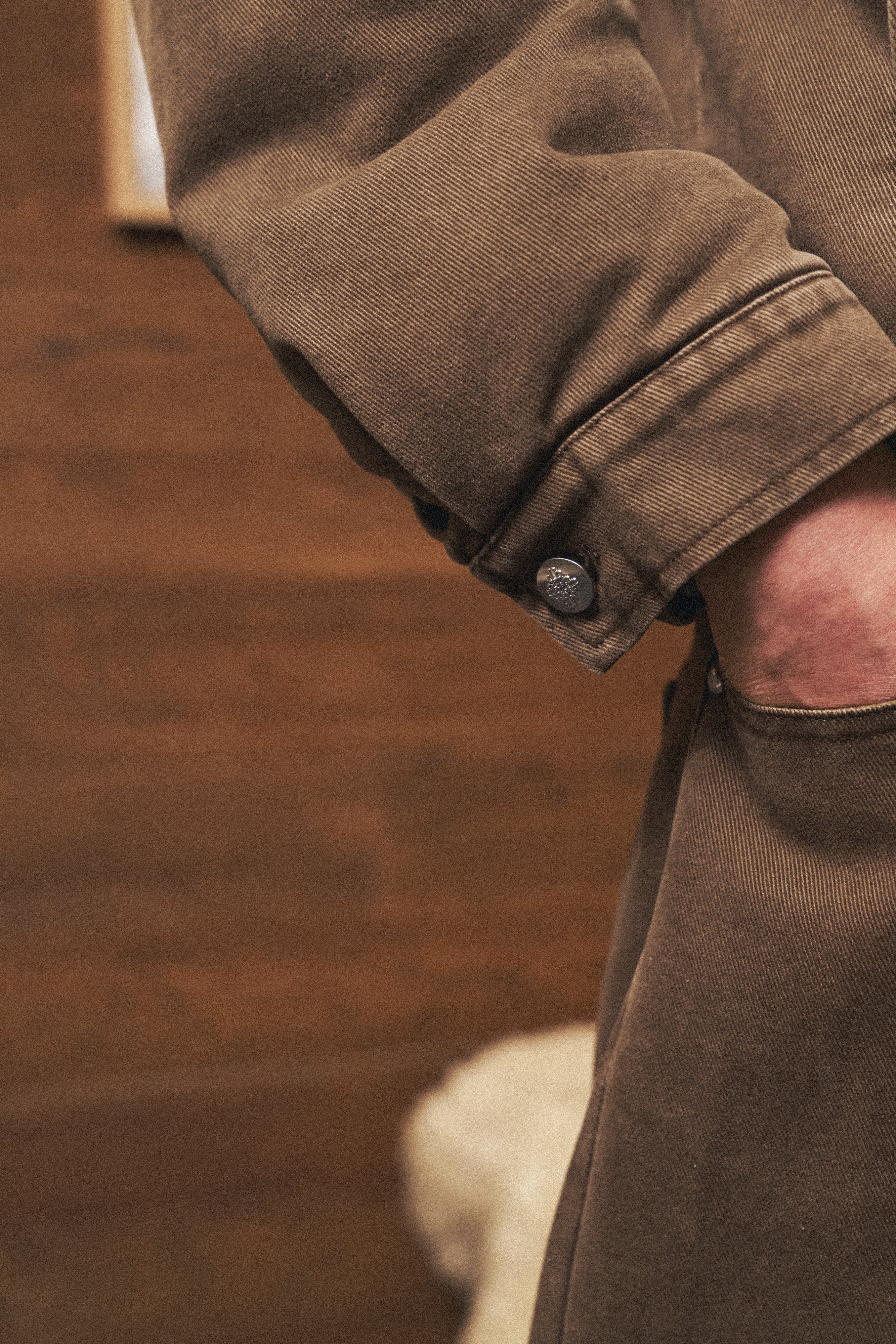 WASHED TWILL BARREL LEG PANTS - BROWN - Image 5