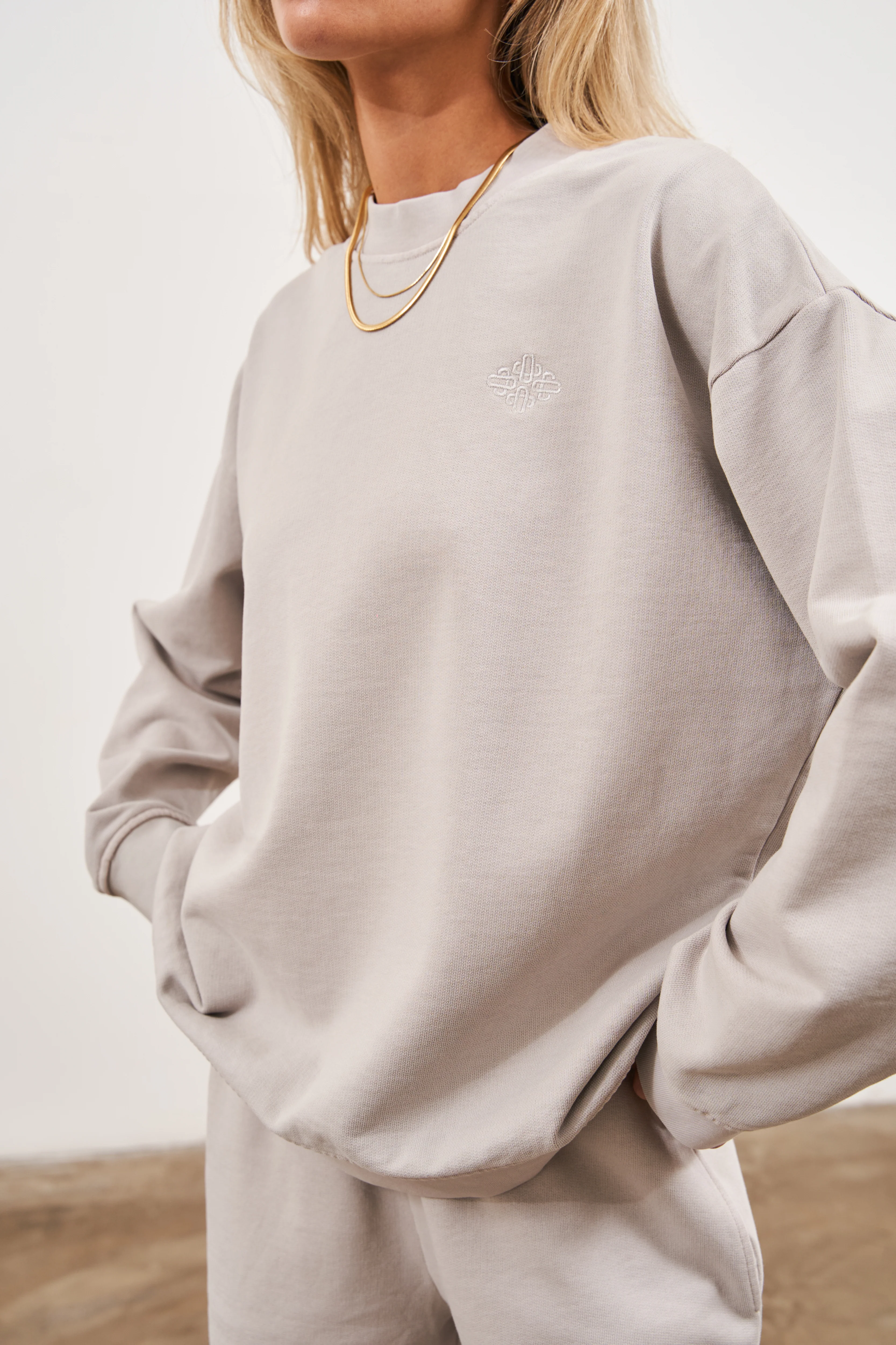 EMBLEM OVERSIZED SWEATSHIRT - GREY - Image 3