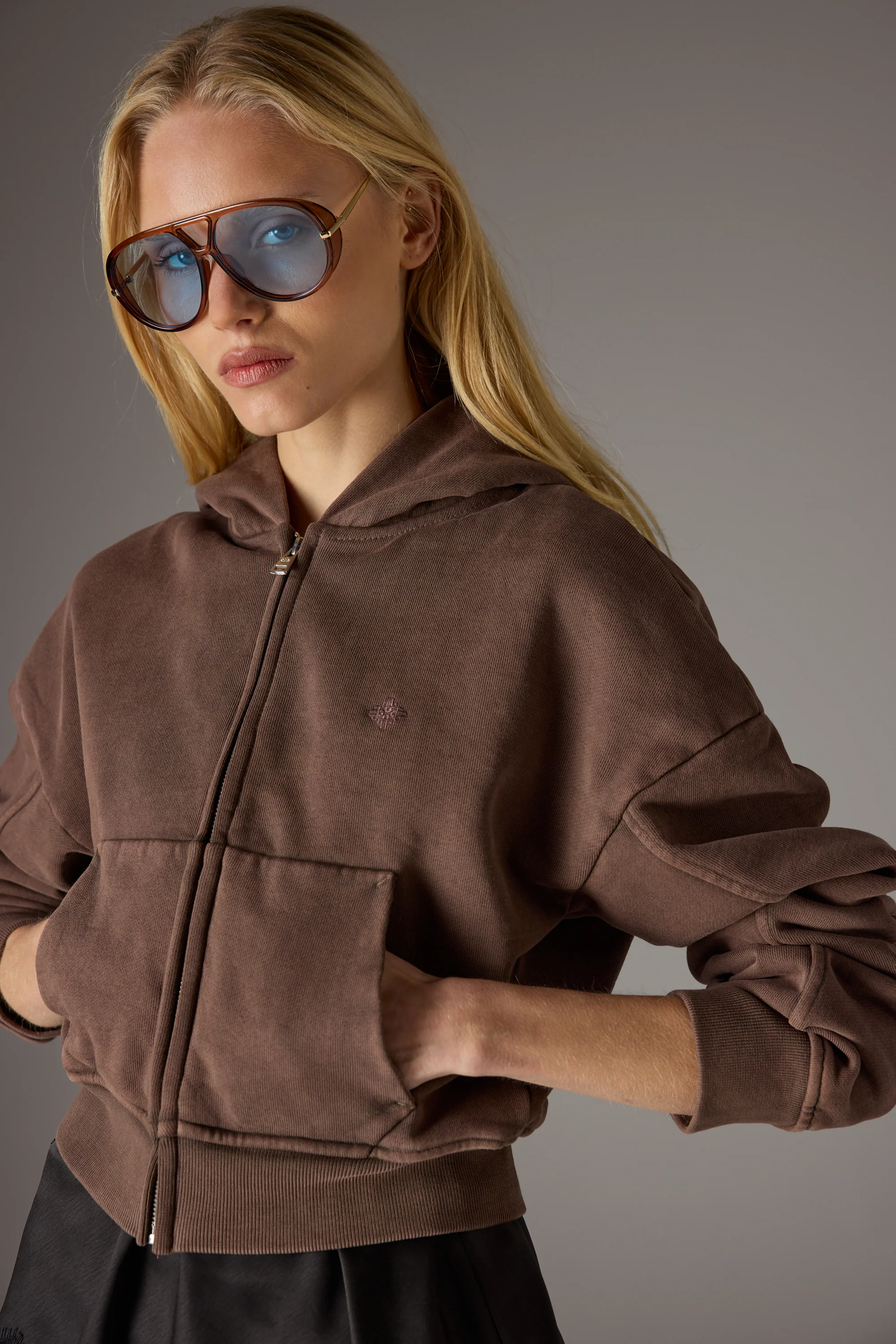 WASHED ZIP THROUGH CROPPED HOODIE - CHOCOLATE - Image 4